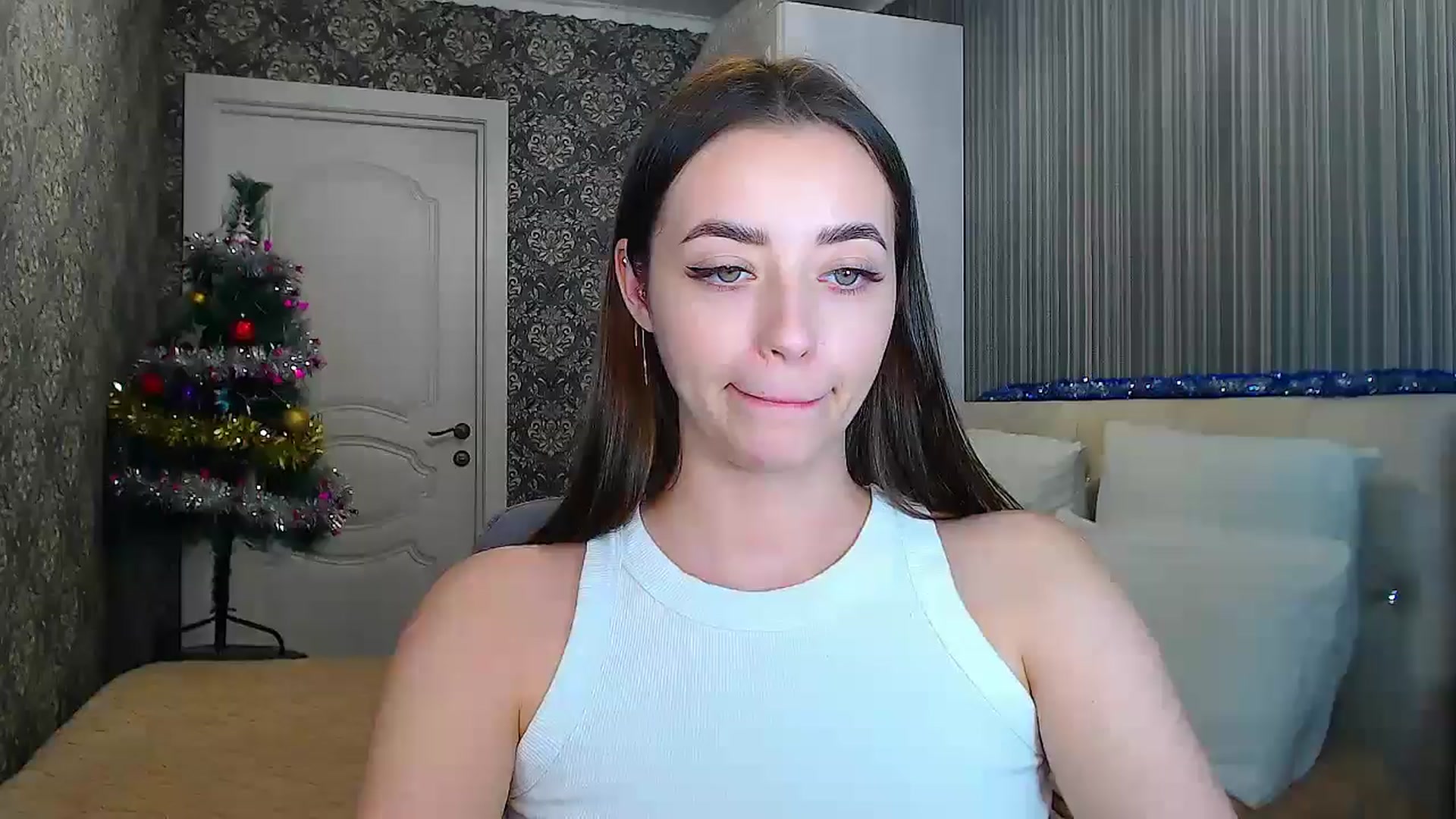 Gallery image thumbnail from EmeraldLilyyy's myfreecams stream on, 01/06/2025, 14:50 image 9 of 20