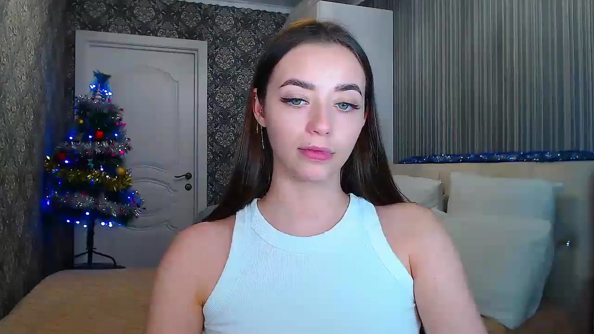 Gallery image thumbnail from EmeraldLilyyy's myfreecams stream on, 01/06/2025, 14:50 image 4 of 20