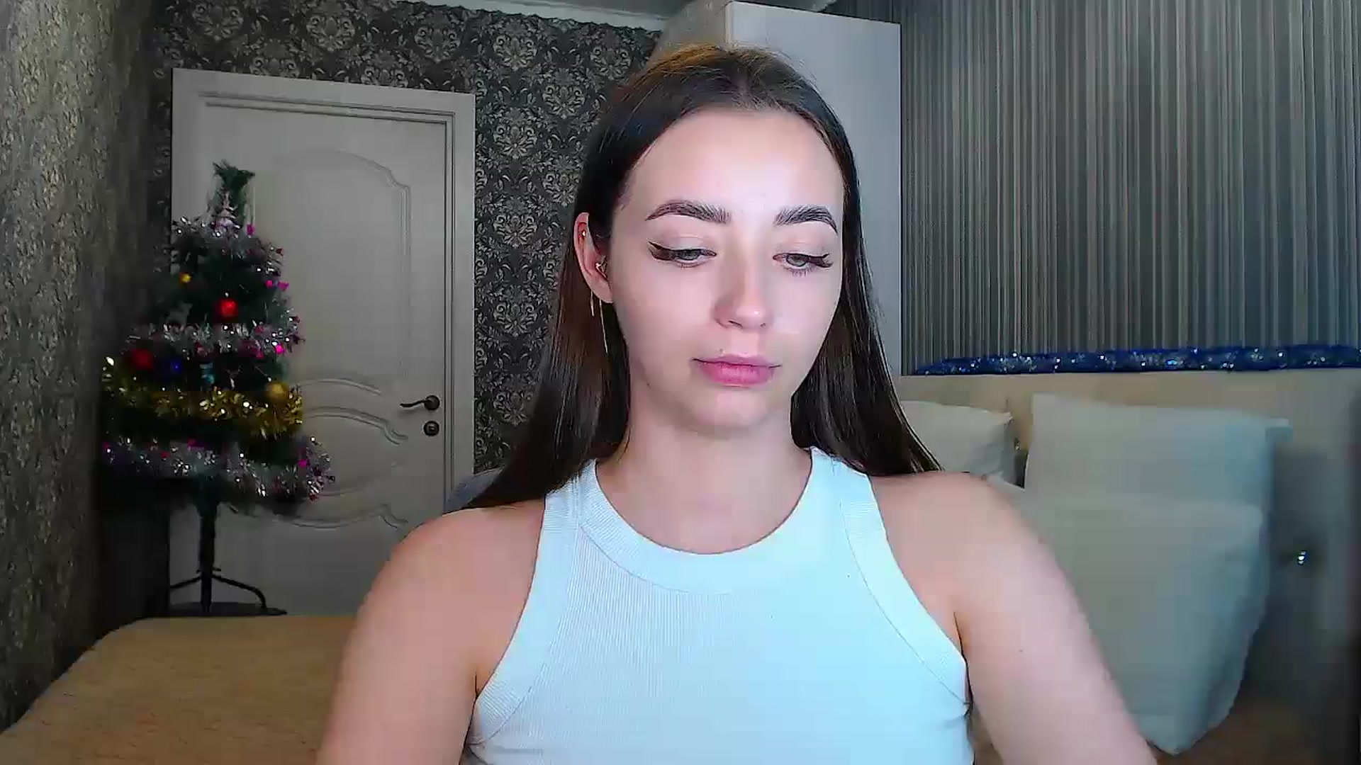 Gallery image thumbnail from EmeraldLilyyy's myfreecams stream on, 01/06/2025, 14:50 image 6 of 20