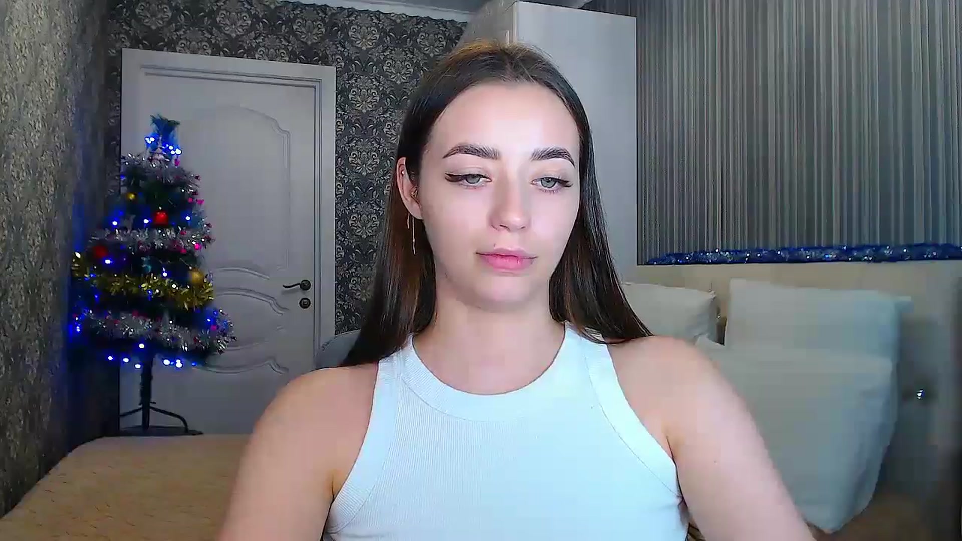 Gallery image thumbnail from EmeraldLilyyy's myfreecams stream on, 01/06/2025, 14:50 image 12 of 20