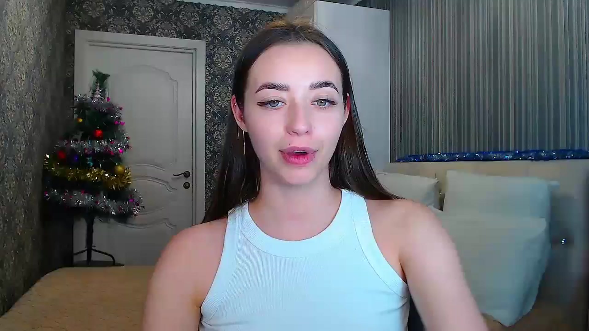 Gallery image thumbnail from EmeraldLilyyy's myfreecams stream on, 01/06/2025, 14:50 image 1 of 20