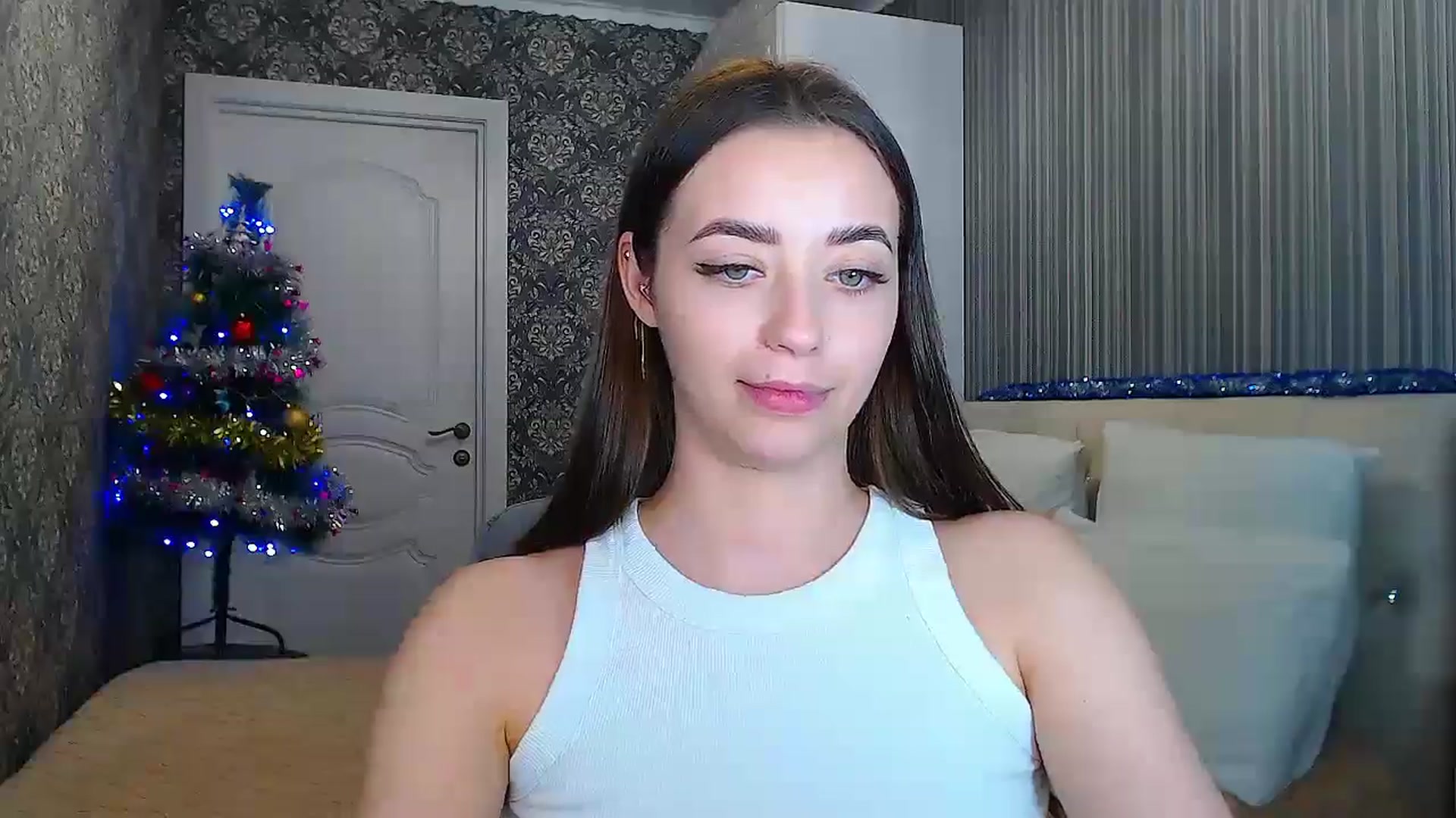 Gallery image thumbnail from EmeraldLilyyy's myfreecams stream on, 01/06/2025, 14:50 image 8 of 20