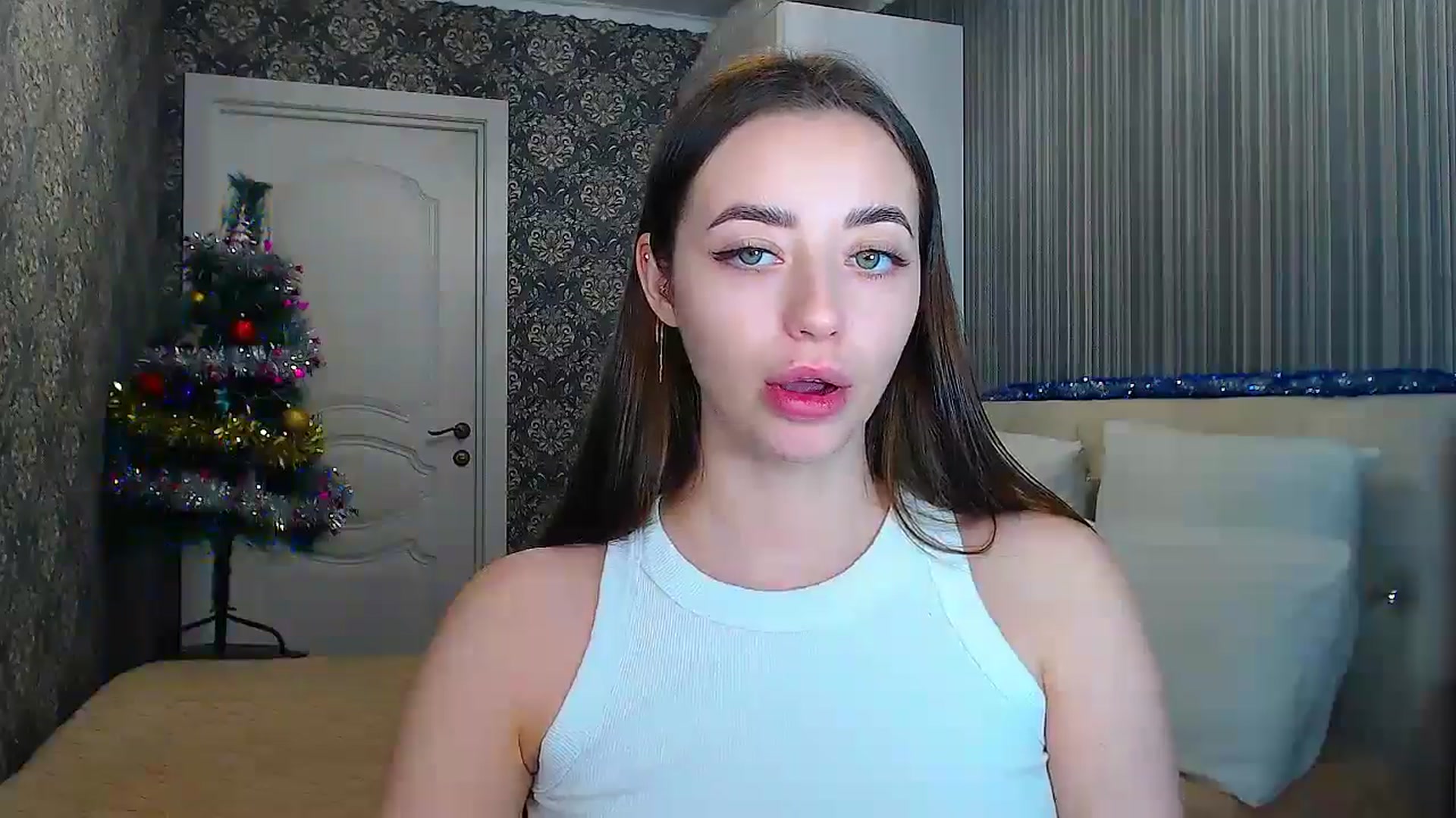 Gallery image thumbnail from EmeraldLilyyy's myfreecams stream on, 01/06/2025, 14:50 image 17 of 20