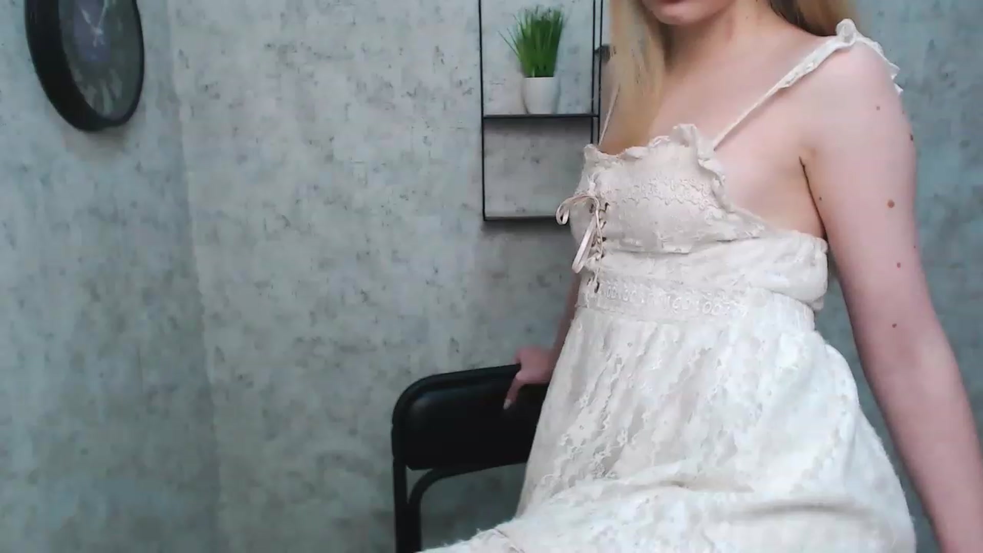 Gallery image thumbnail from EmiBoom_'s myfreecams stream on, 11/26/2022, 19:35 image 10 of 20