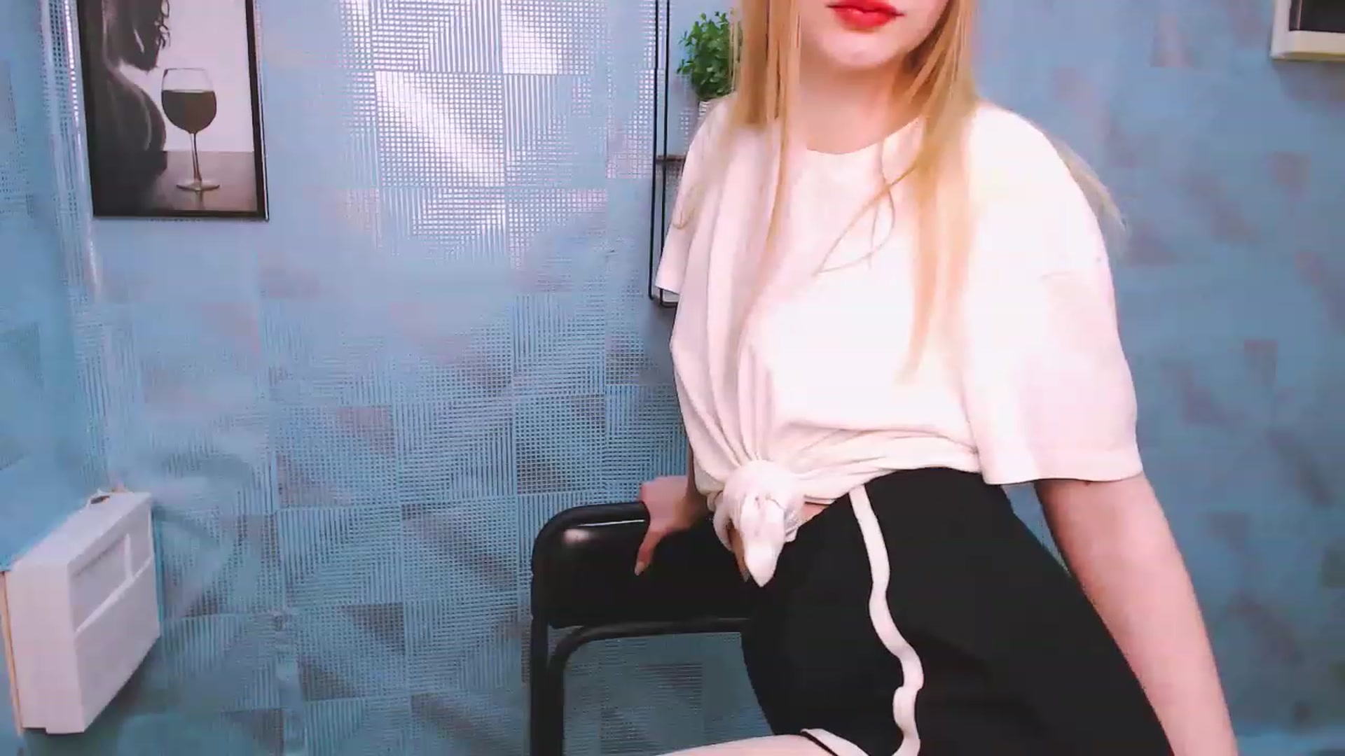 Gallery image thumbnail from EmiBoom_'s myfreecams stream on, 11/27/2022, 21:35 image 12 of 20