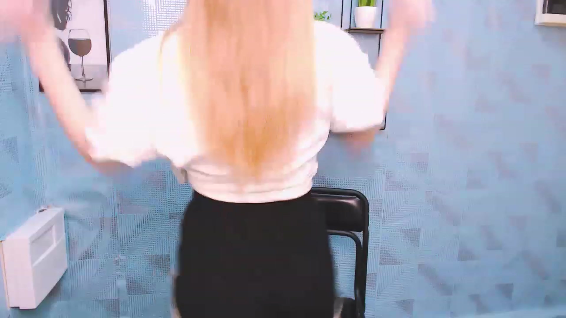Gallery image thumbnail from EmiBoom_'s myfreecams stream on, 11/27/2022, 21:35 image 15 of 20