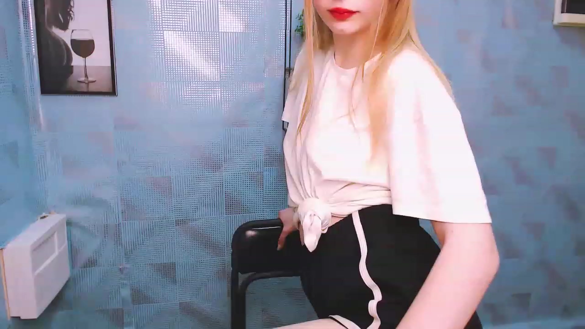 Gallery image thumbnail from EmiBoom_'s myfreecams stream on, 11/27/2022, 21:35 image 11 of 20