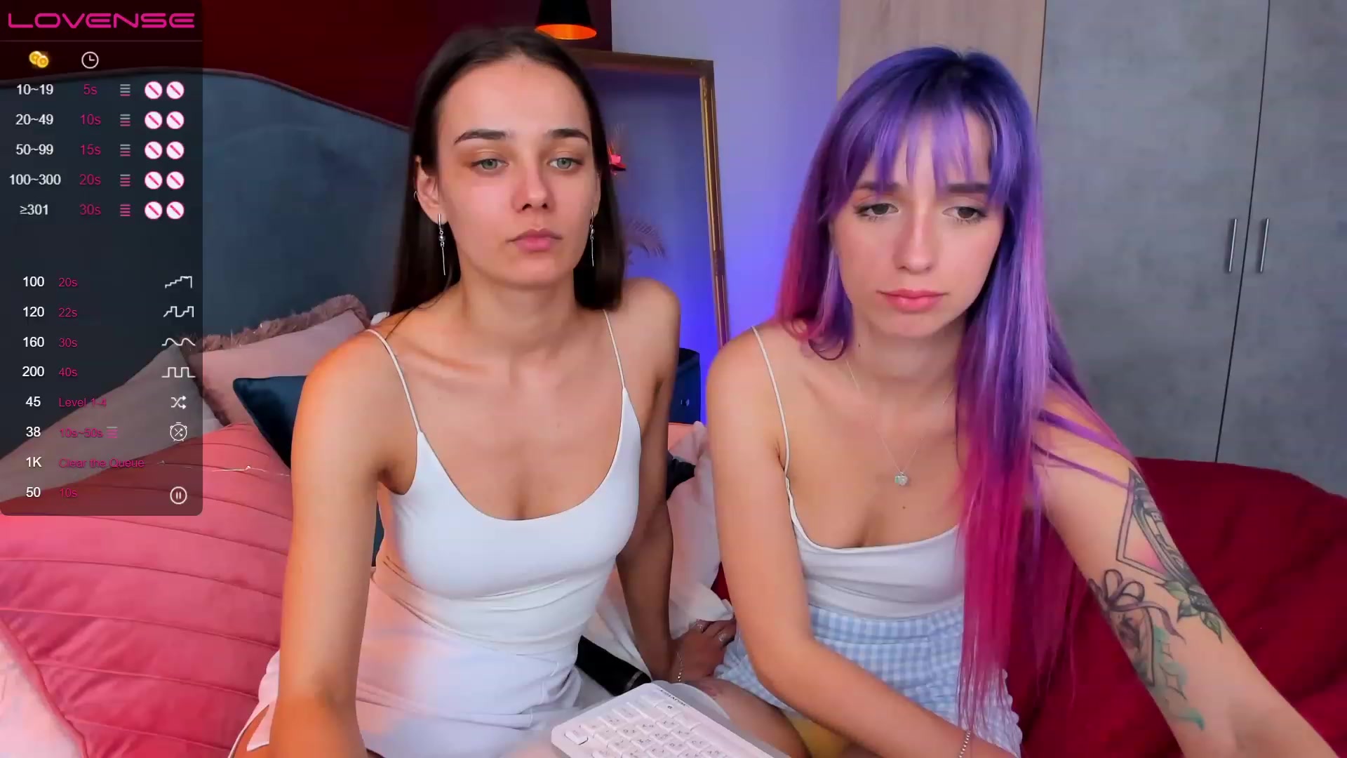 Gallery image thumbnail from EmiClark's myfreecams stream on, 03/03/2023, 20:00 image 19 of 20