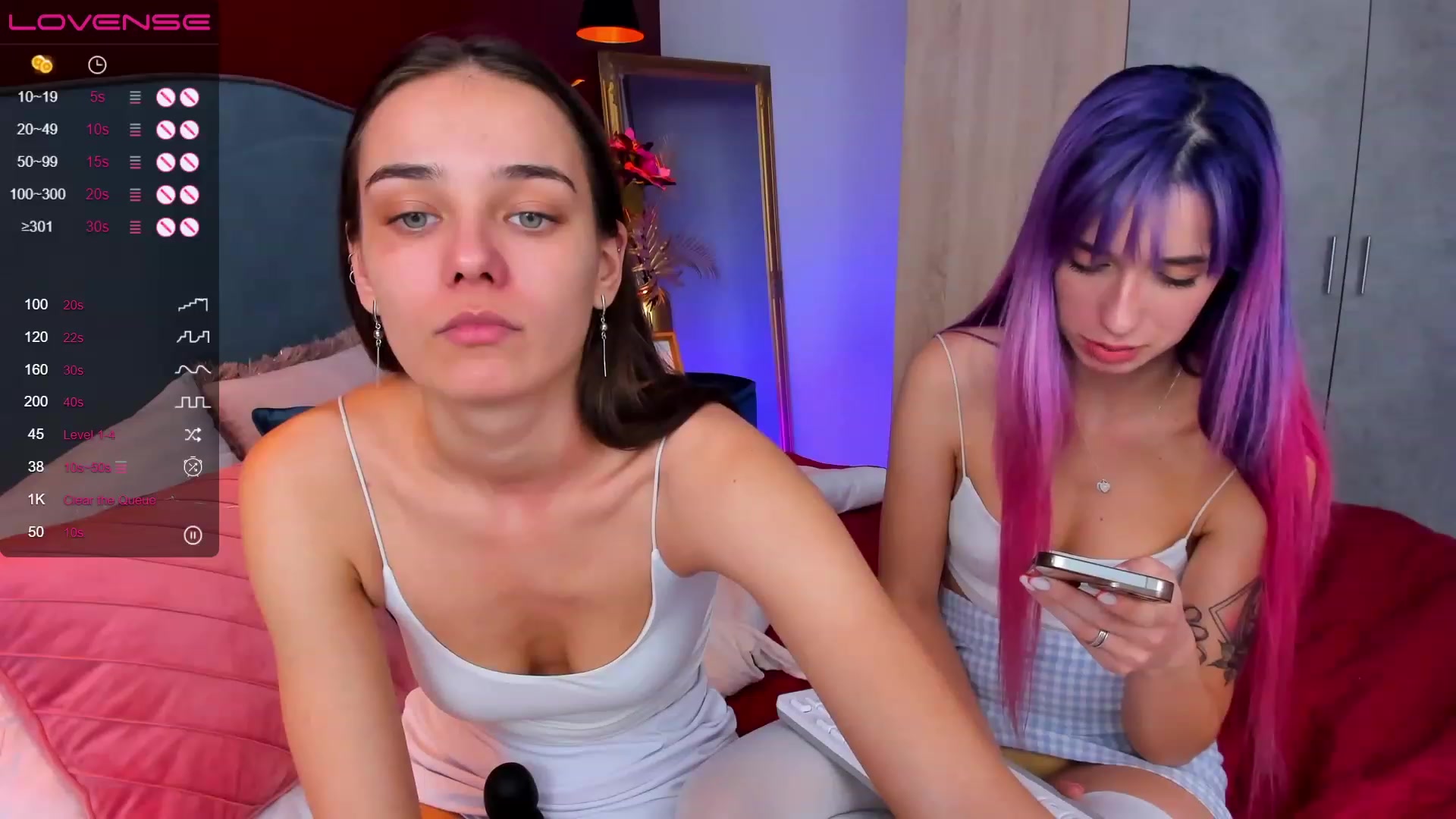 Gallery image thumbnail from EmiClark's myfreecams stream on, 03/03/2023, 20:00 image 17 of 20