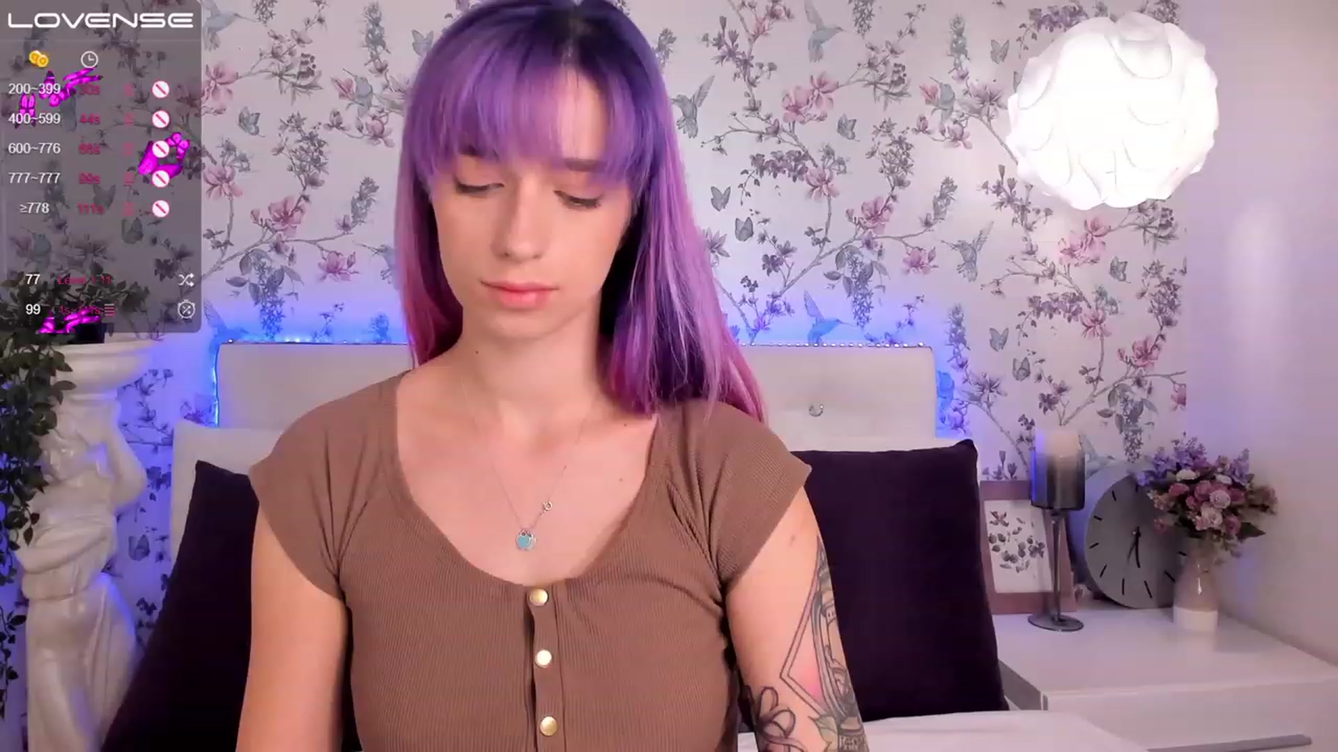 Gallery image thumbnail from EmiClark's myfreecams stream on, 03/05/2023, 11:22 image 1 of 20