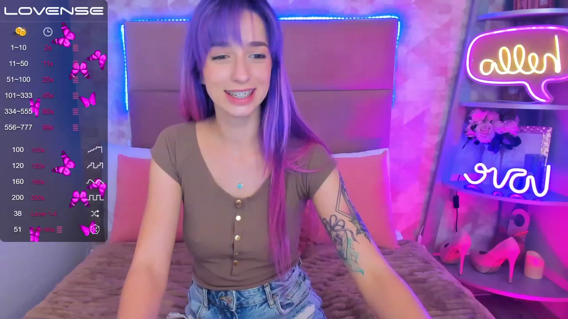 Gallery image thumbnail from EmiClark's myfreecams stream on, 03/05/2023, 15:09 image 13 of 20