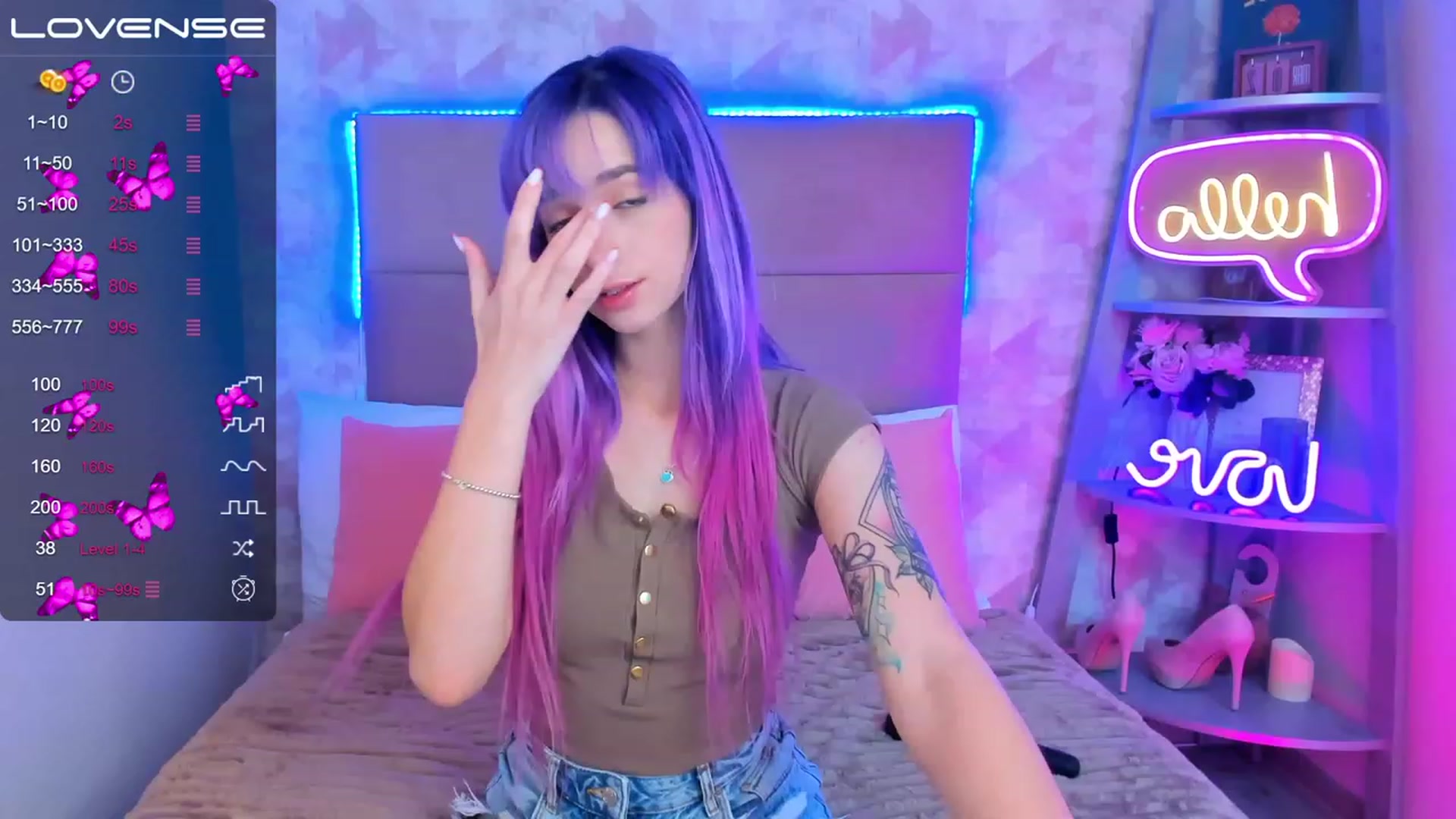 Gallery image thumbnail from EmiClark's myfreecams stream on, 03/05/2023, 15:09 image 3 of 20