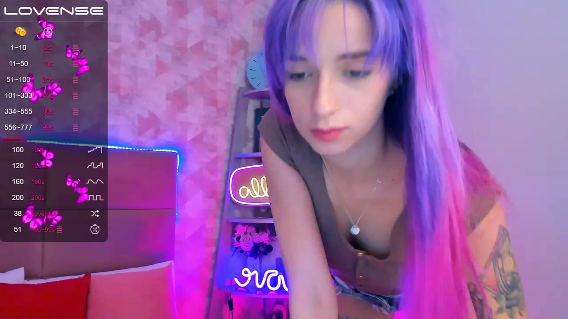 Gallery image thumbnail from EmiClark's myfreecams stream on, 03/05/2023, 17:38 image 3 of 20