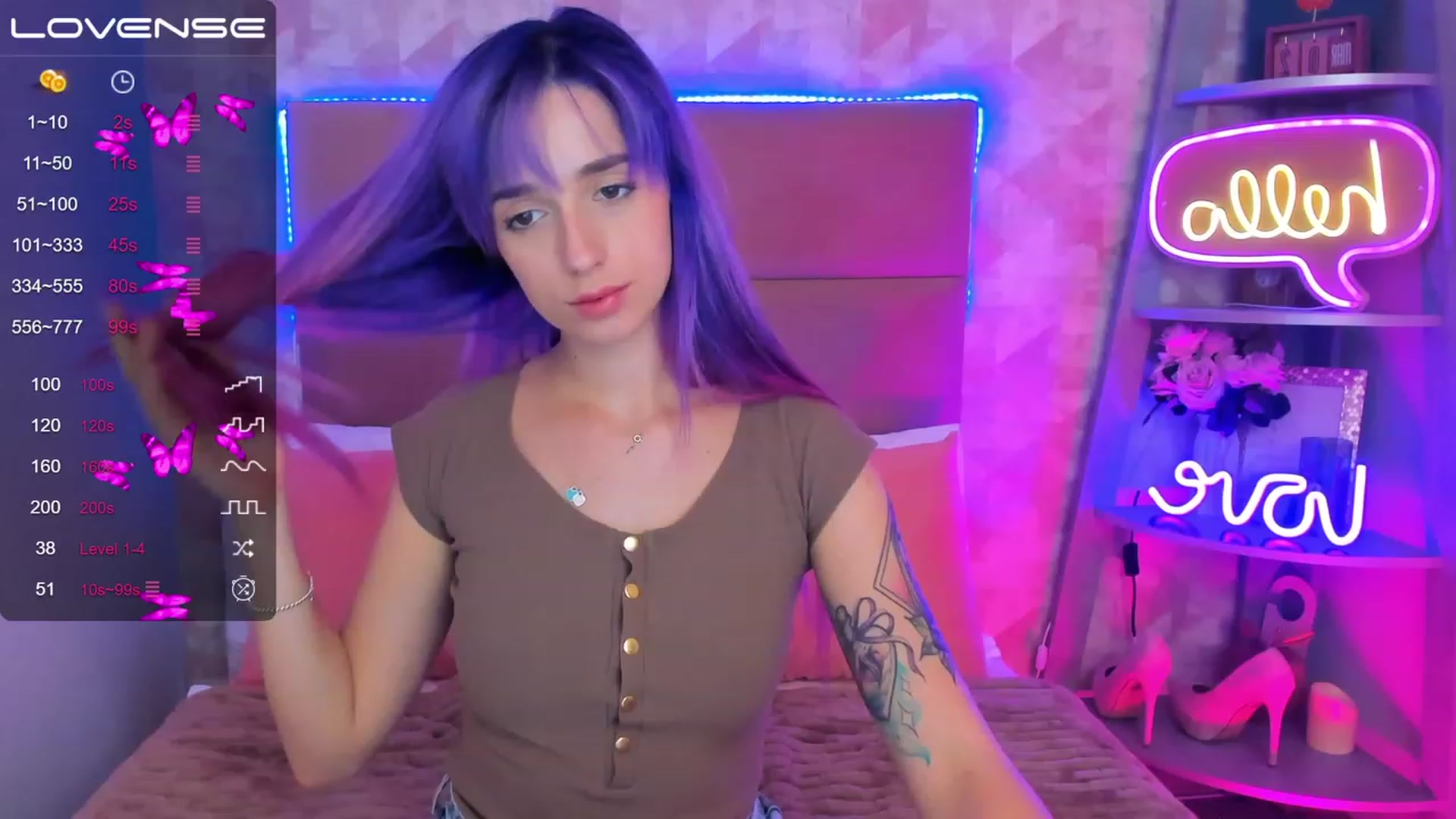 Gallery image thumbnail from EmiClark's myfreecams stream on, 03/05/2023, 17:38 image 17 of 20