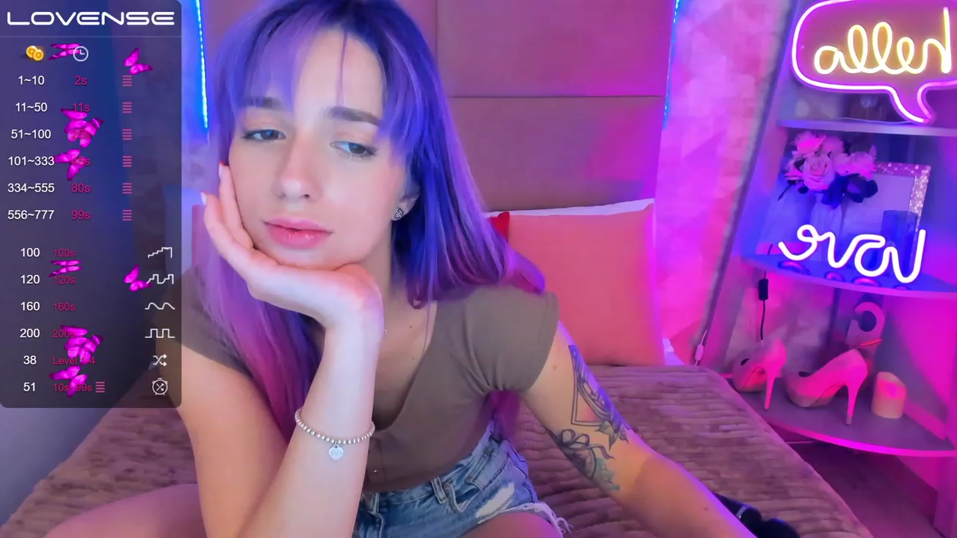 Gallery image thumbnail from EmiClark's myfreecams stream on, 03/05/2023, 17:38 image 7 of 20