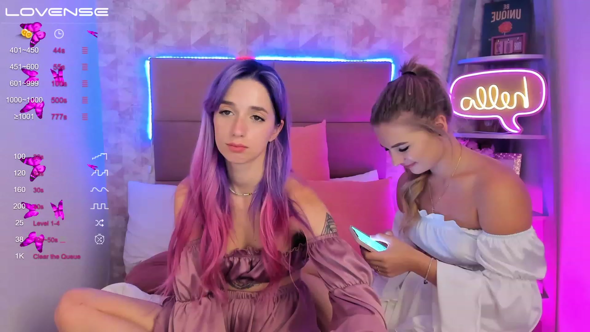 Gallery image thumbnail from EmiClark's myfreecams stream on, 03/08/2023, 20:00 image 18 of 20