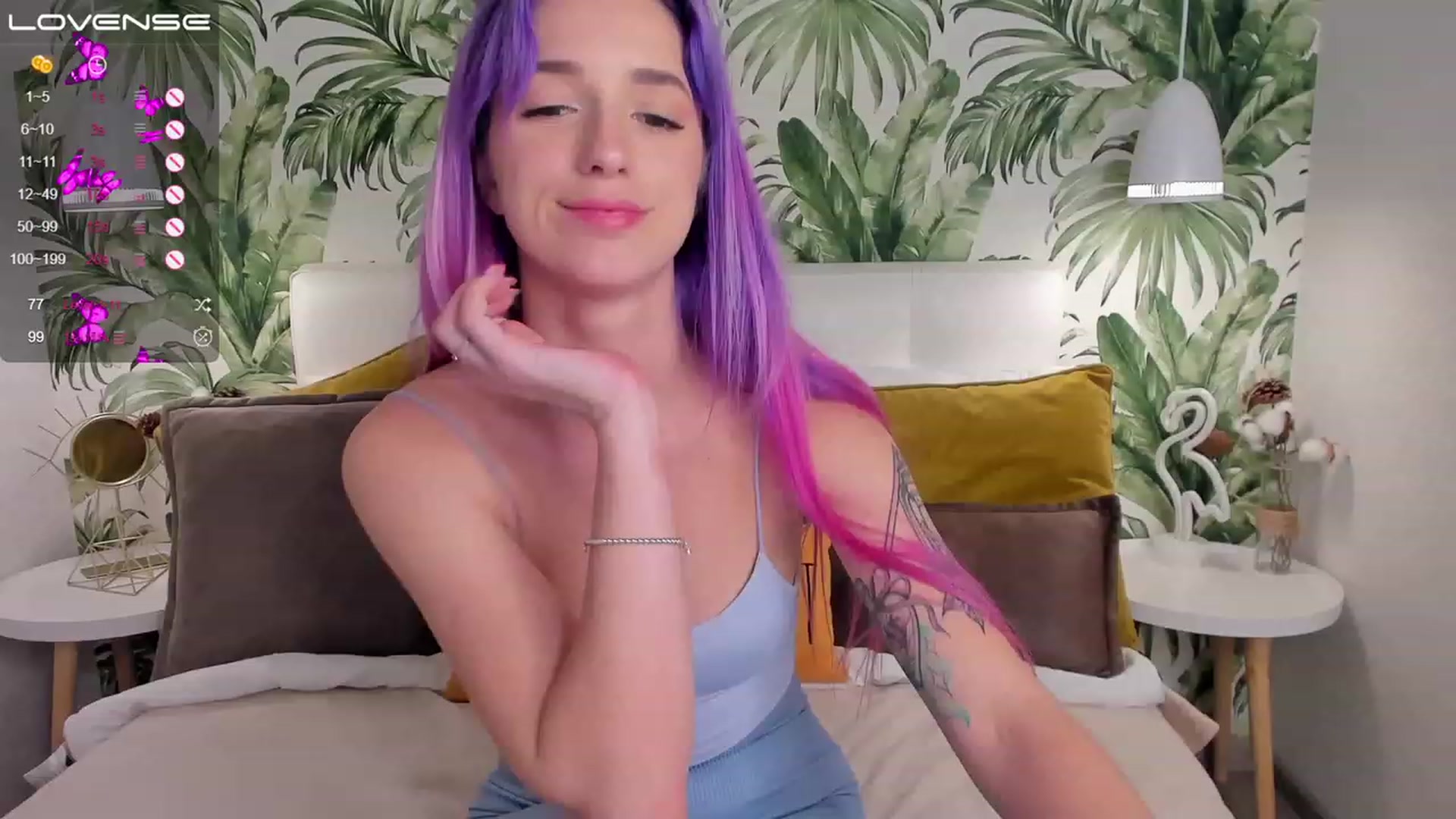 Gallery image thumbnail from EmiClark's myfreecams stream on, 03/10/2023, 20:00 image 9 of 20