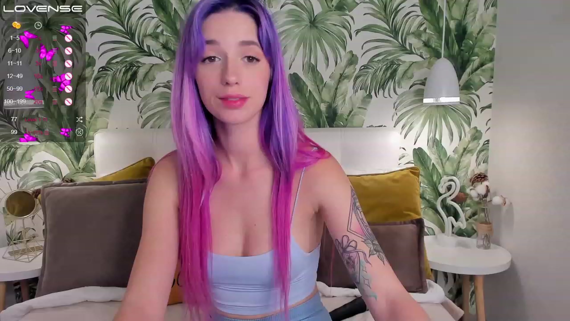 Gallery image thumbnail from EmiClark's myfreecams stream on, 03/10/2023, 20:00 image 1 of 20