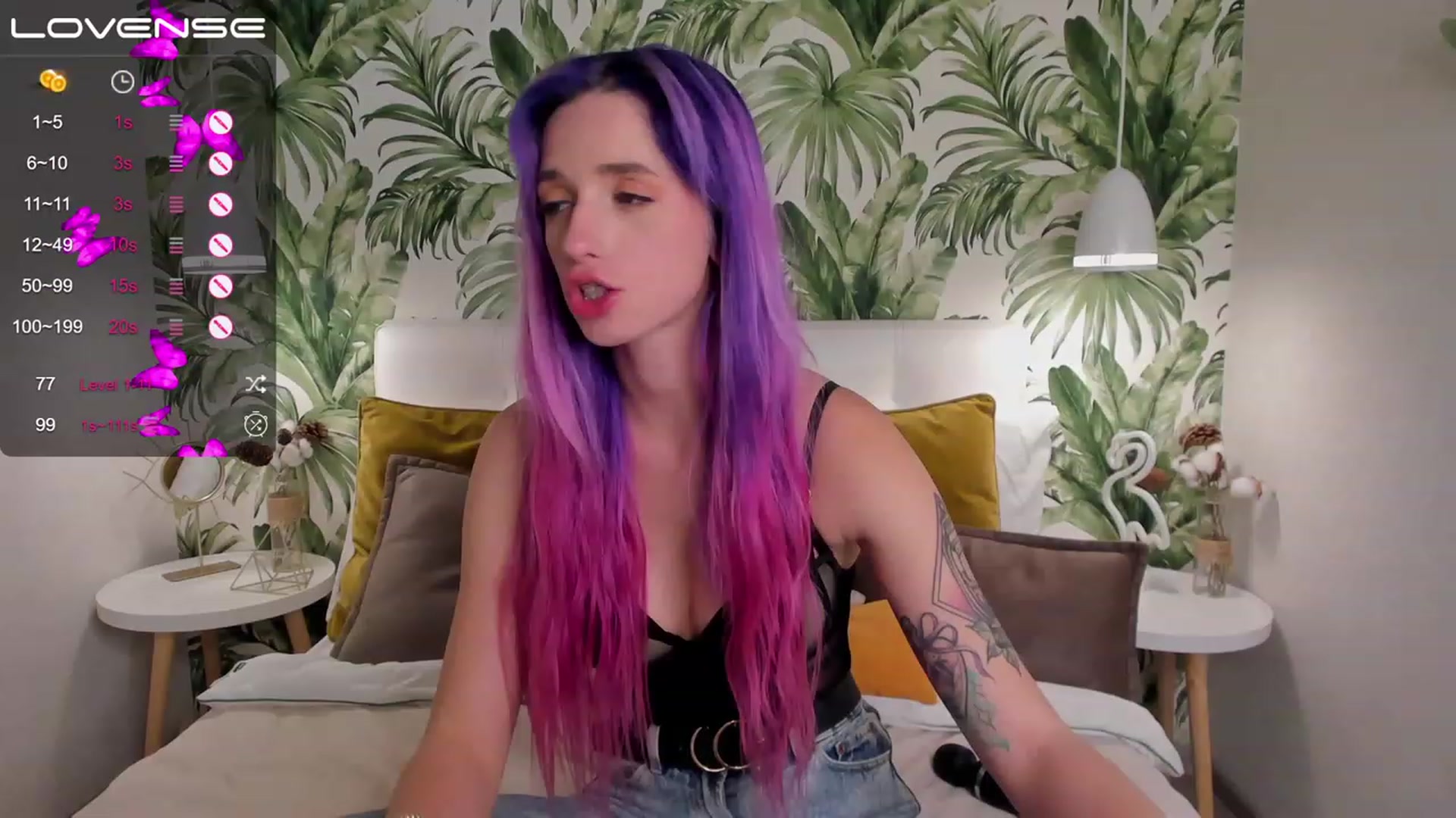 Gallery image thumbnail from EmiClark's myfreecams stream on, 03/12/2023, 20:01 image 17 of 20
