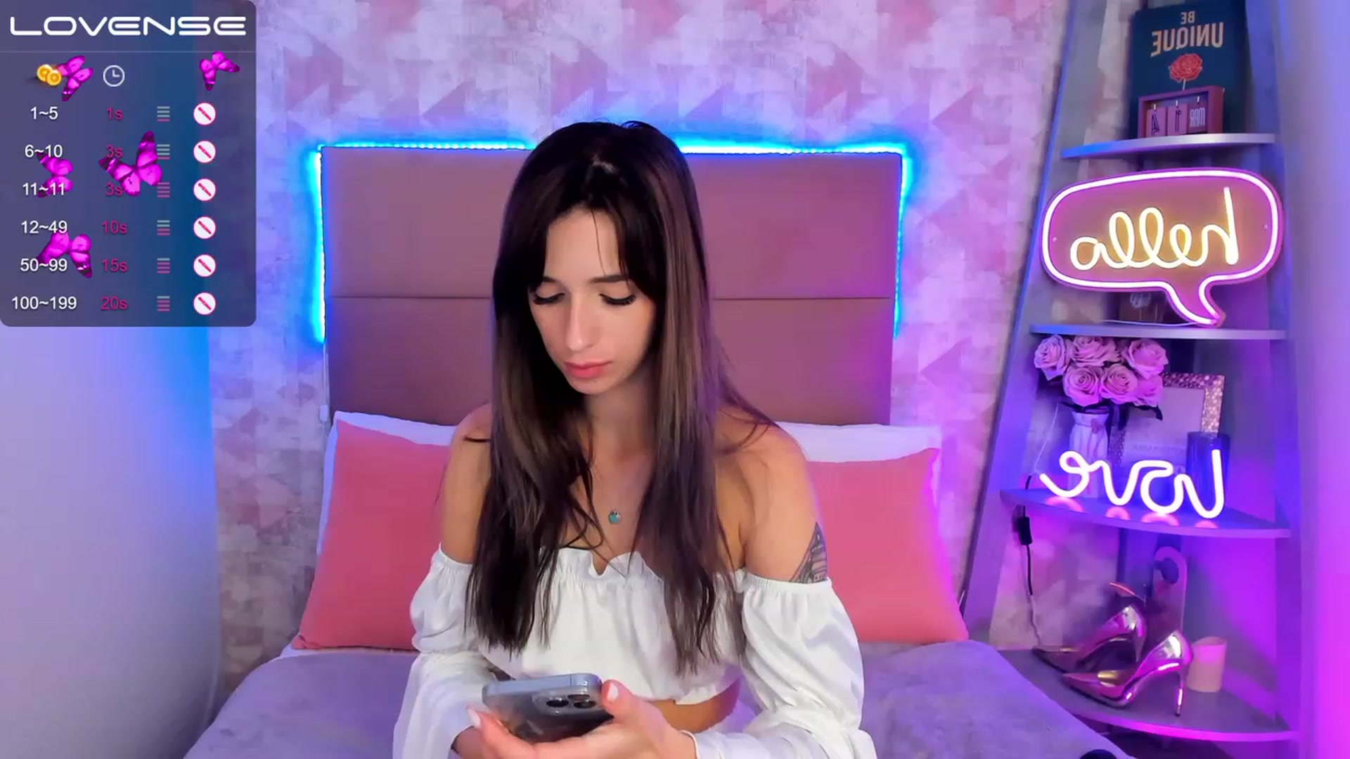 Gallery image thumbnail from EmiClark's myfreecams stream on, 03/18/2023, 18:34 image 4 of 20