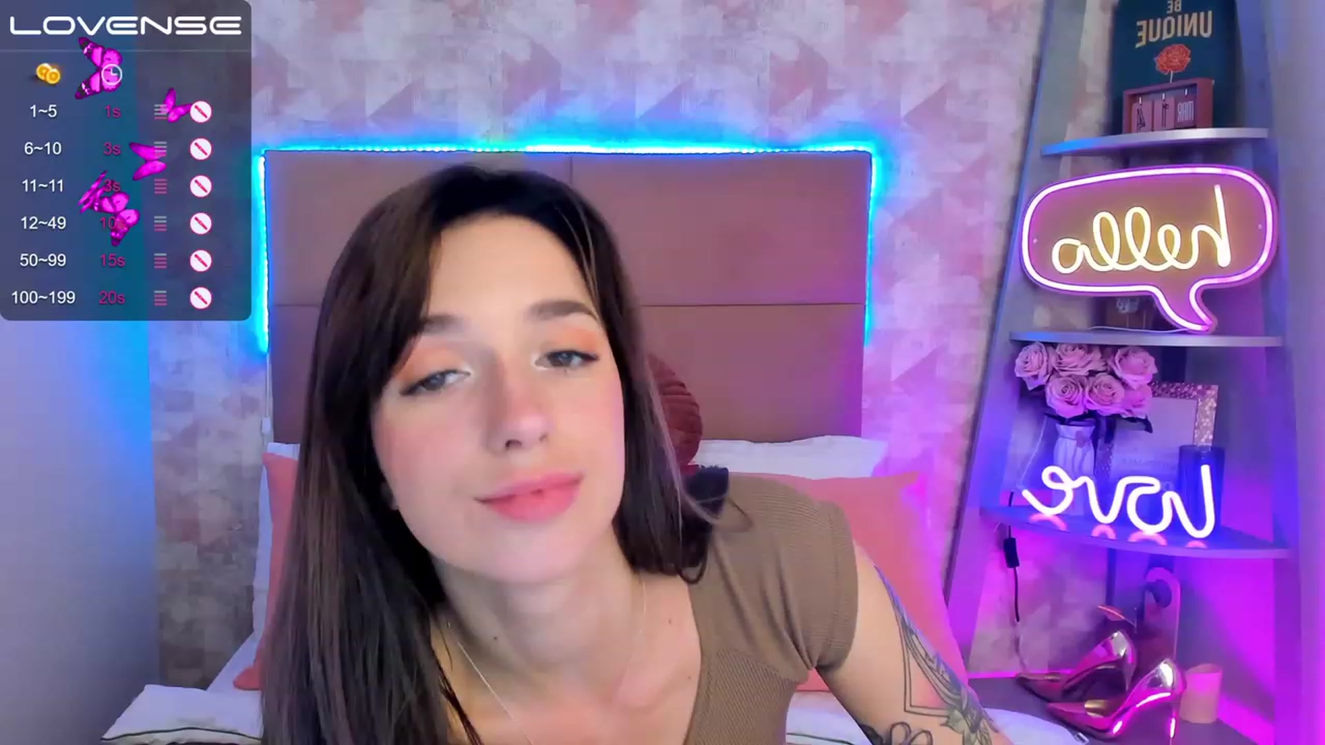 Gallery image thumbnail from EmiClark's myfreecams stream on, 03/19/2023, 14:24 image 16 of 20