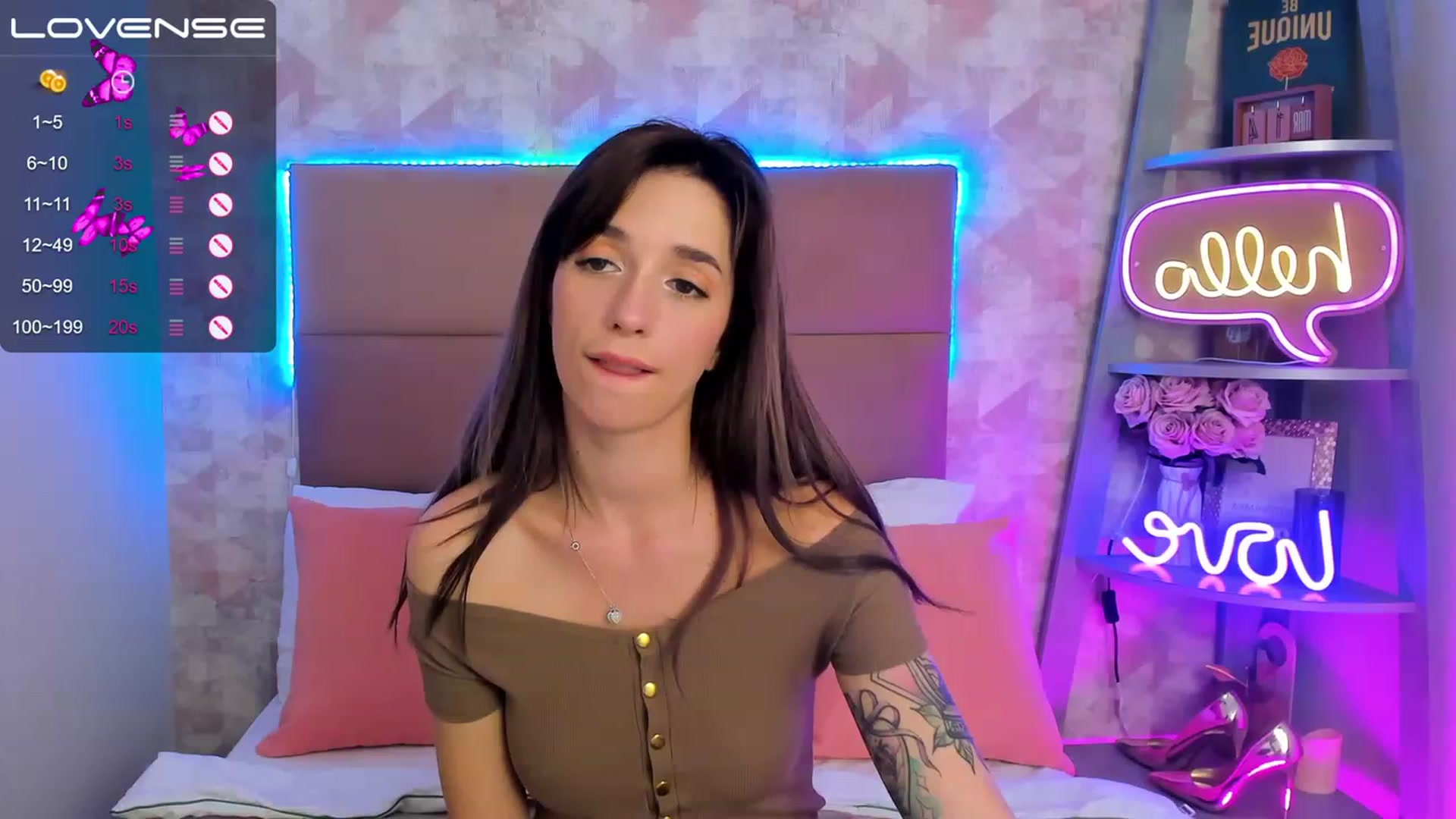 Gallery image thumbnail from EmiClark's myfreecams stream on, 03/19/2023, 14:24 image 15 of 20