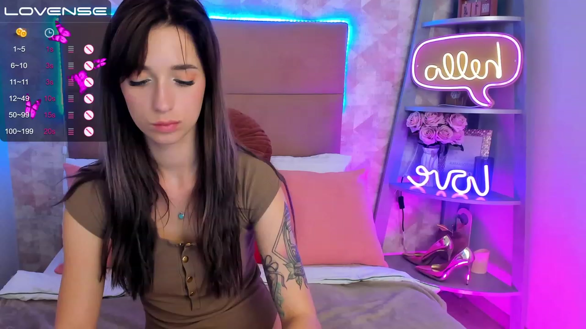 Gallery image thumbnail from EmiClark's myfreecams stream on, 03/19/2023, 15:10 image 1 of 20