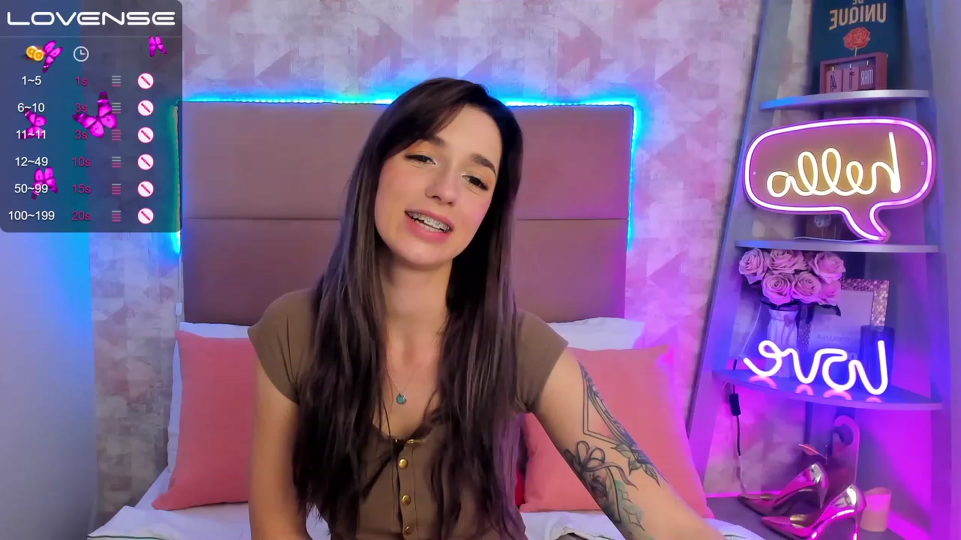 Gallery image thumbnail from EmiClark's myfreecams stream on, 03/19/2023, 15:10 image 8 of 20