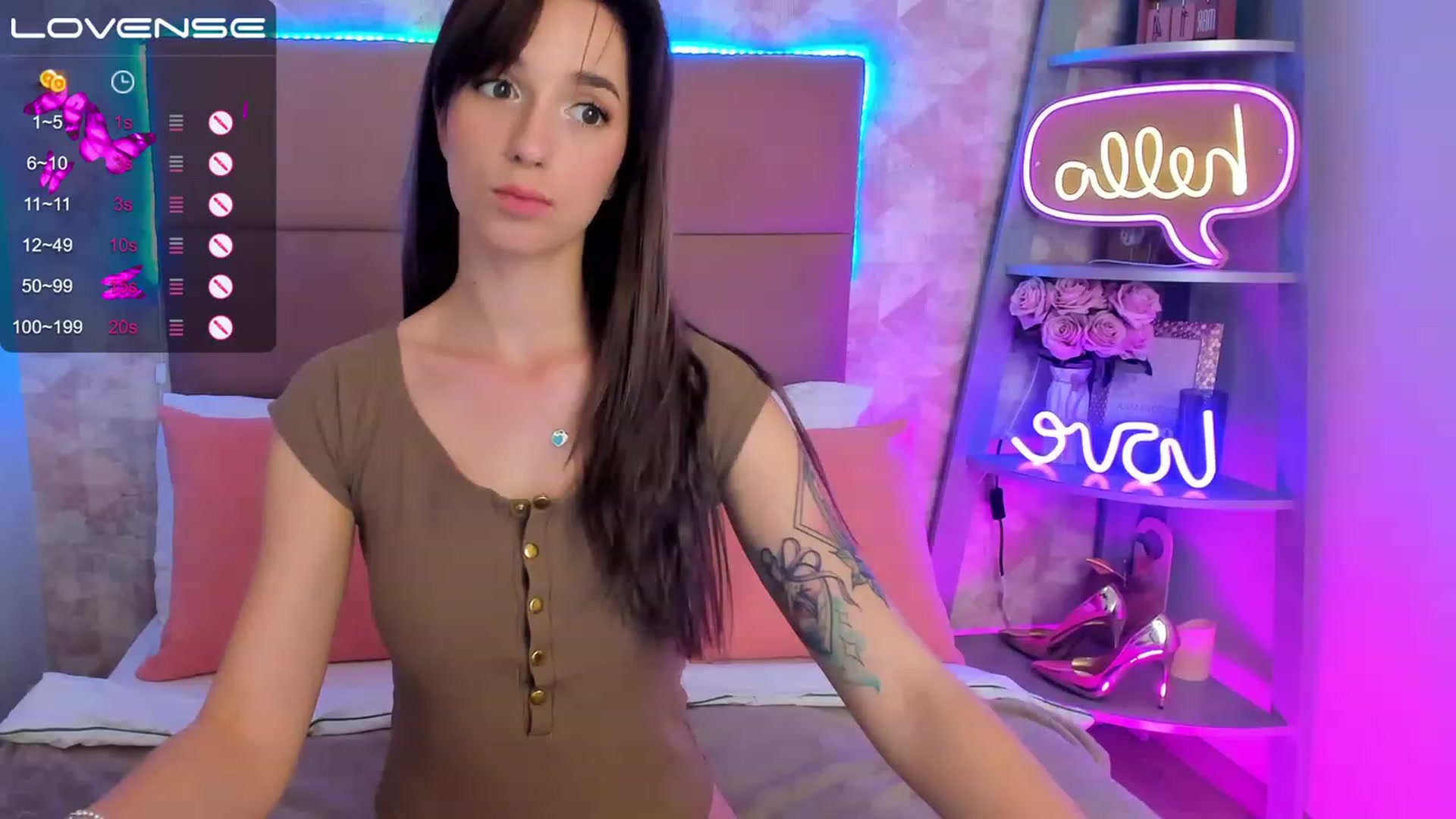 Gallery image thumbnail from EmiClark's myfreecams stream on, 03/19/2023, 15:10 image 3 of 20