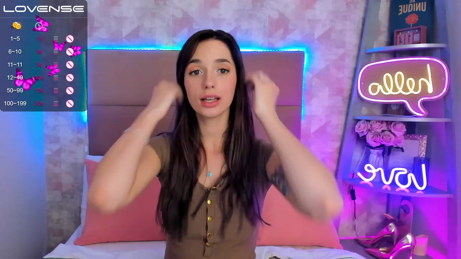 Gallery image thumbnail from EmiClark's myfreecams stream on, 03/19/2023, 15:10 image 7 of 20