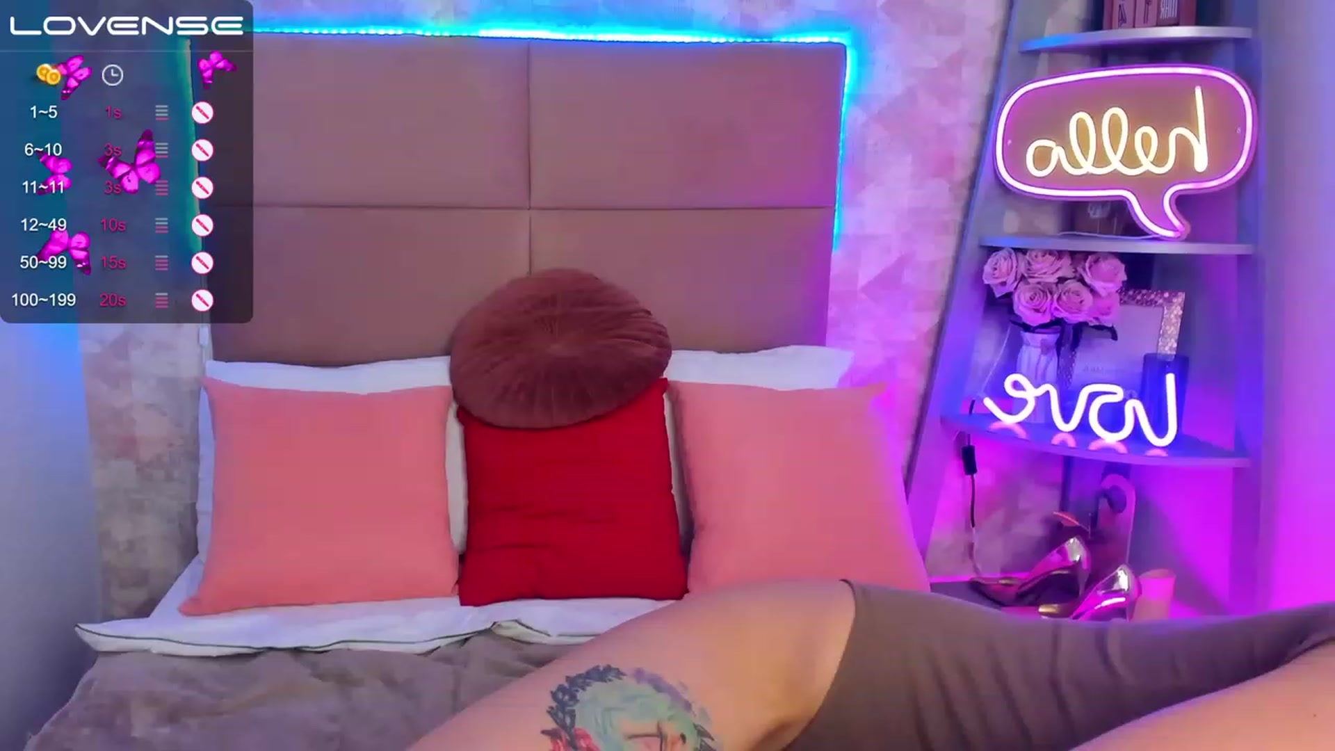Gallery image thumbnail from EmiClark's myfreecams stream on, 03/19/2023, 16:21 image 4 of 20