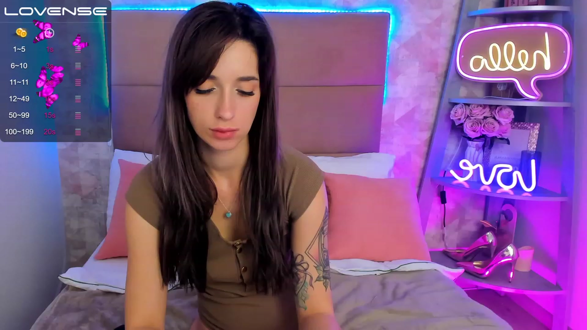 Gallery image thumbnail from EmiClark's myfreecams stream on, 03/19/2023, 18:24 image 5 of 20