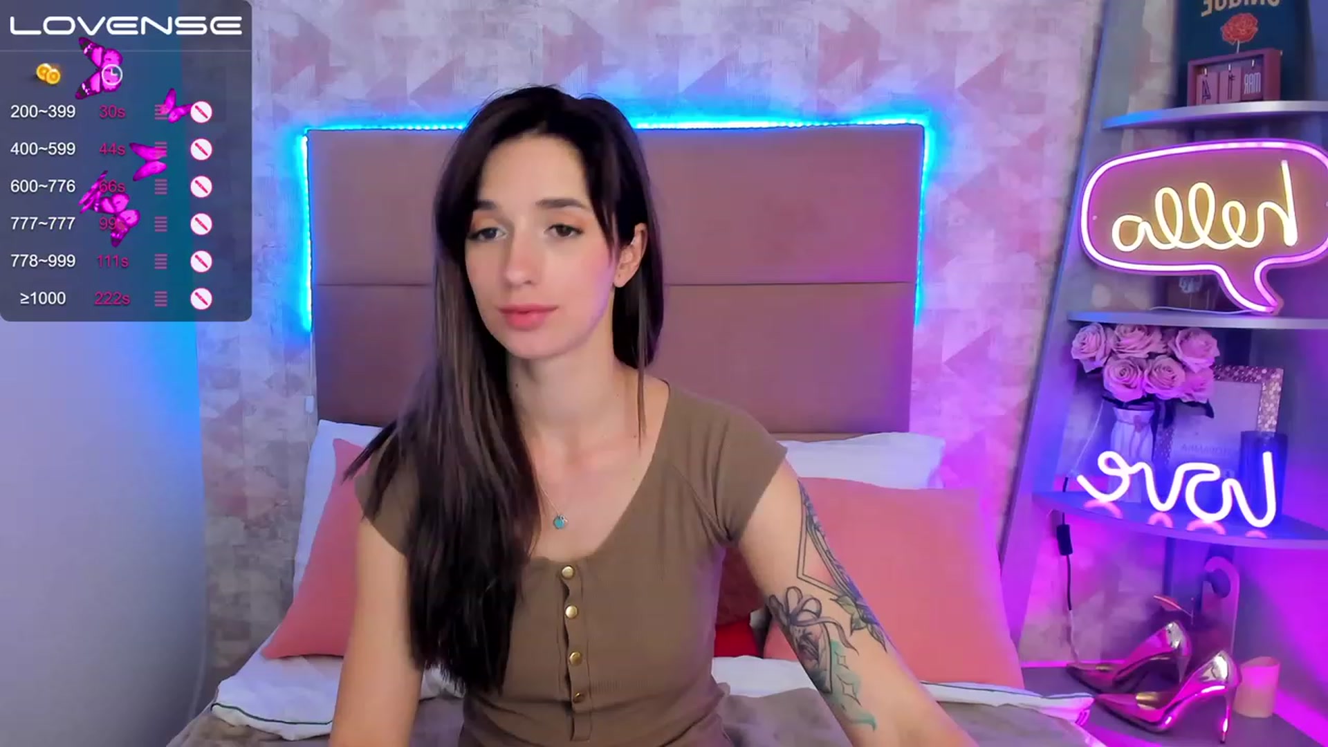 Gallery image thumbnail from EmiClark's myfreecams stream on, 03/19/2023, 19:32 image 8 of 20