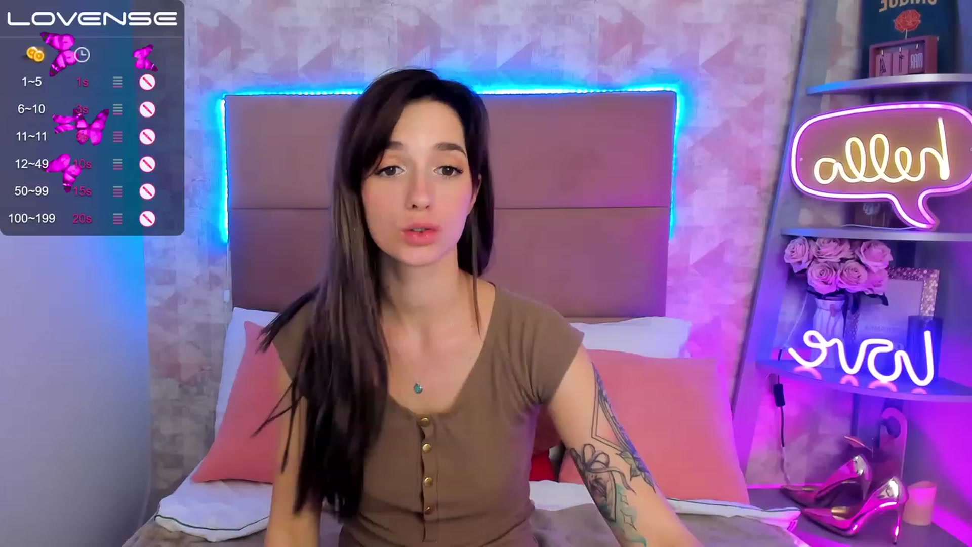 Gallery image thumbnail from EmiClark's myfreecams stream on, 03/19/2023, 19:32 image 9 of 20