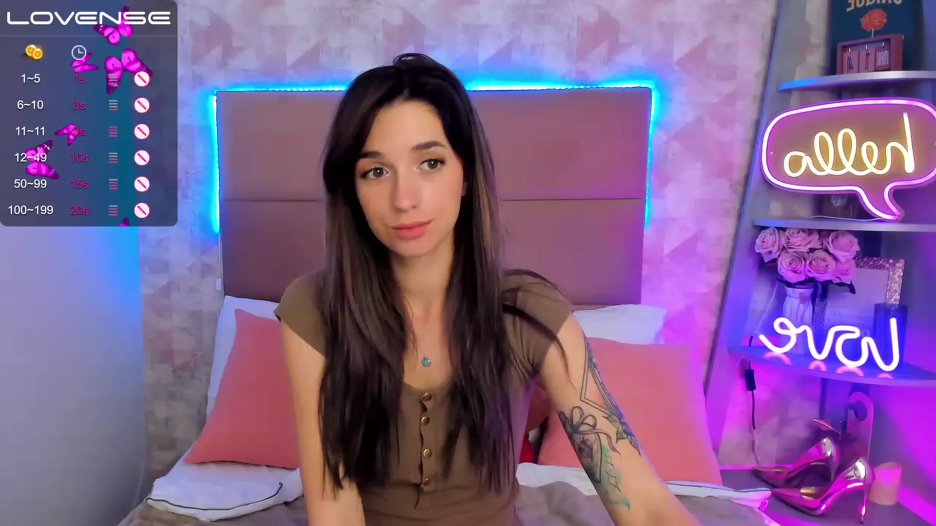 Gallery image thumbnail from EmiClark's myfreecams stream on, 03/19/2023, 19:32 image 16 of 20