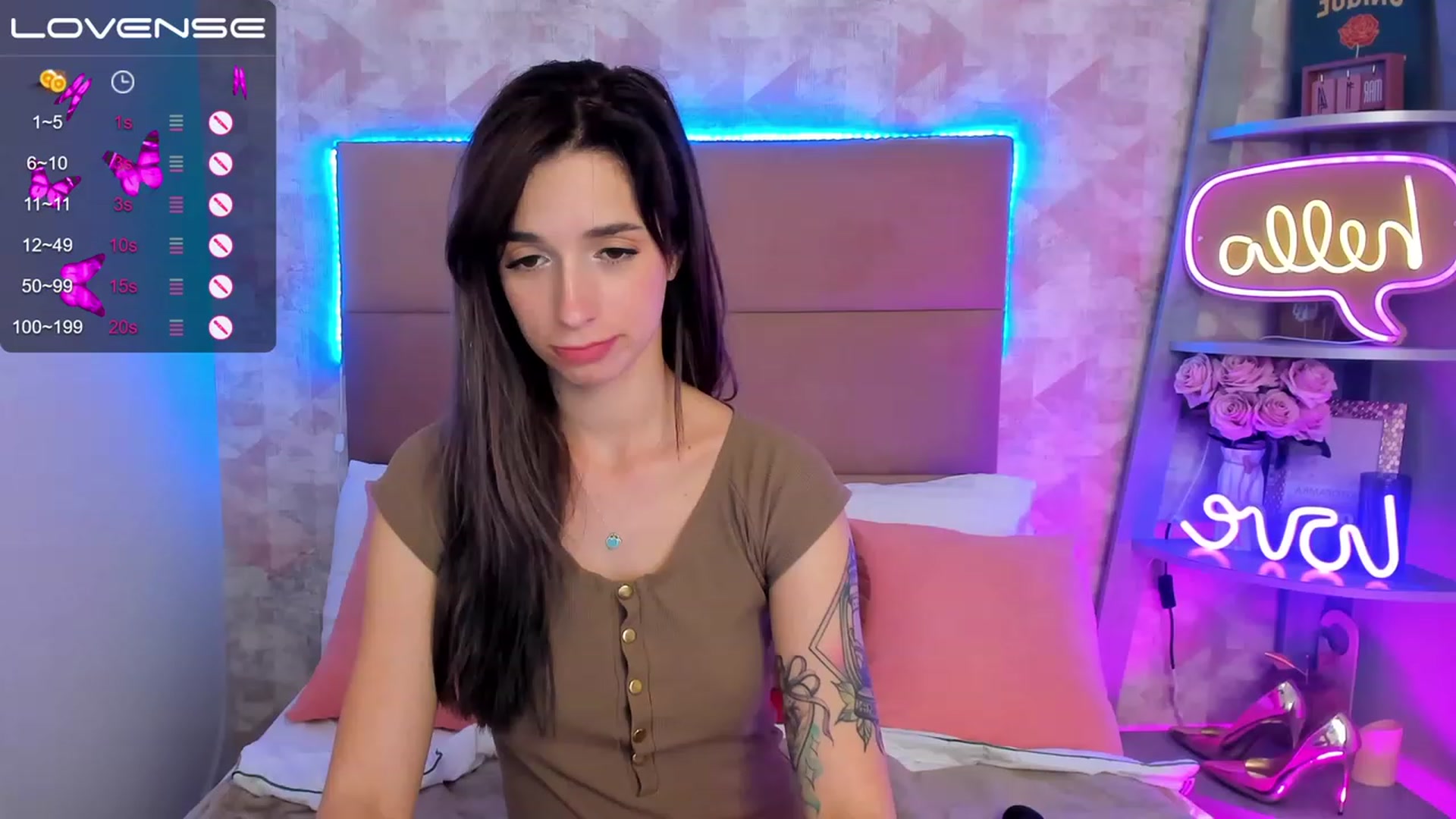 Gallery image thumbnail from EmiClark's myfreecams stream on, 03/19/2023, 19:32 image 11 of 20