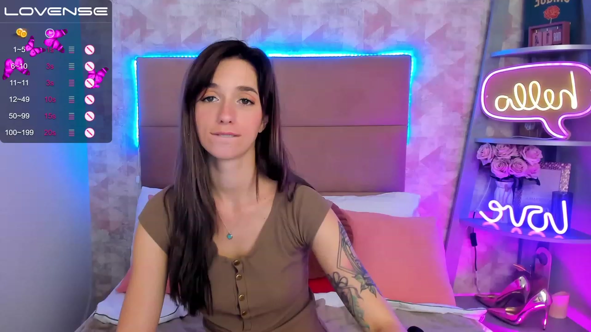Gallery image thumbnail from EmiClark's myfreecams stream on, 03/19/2023, 19:32 image 14 of 20