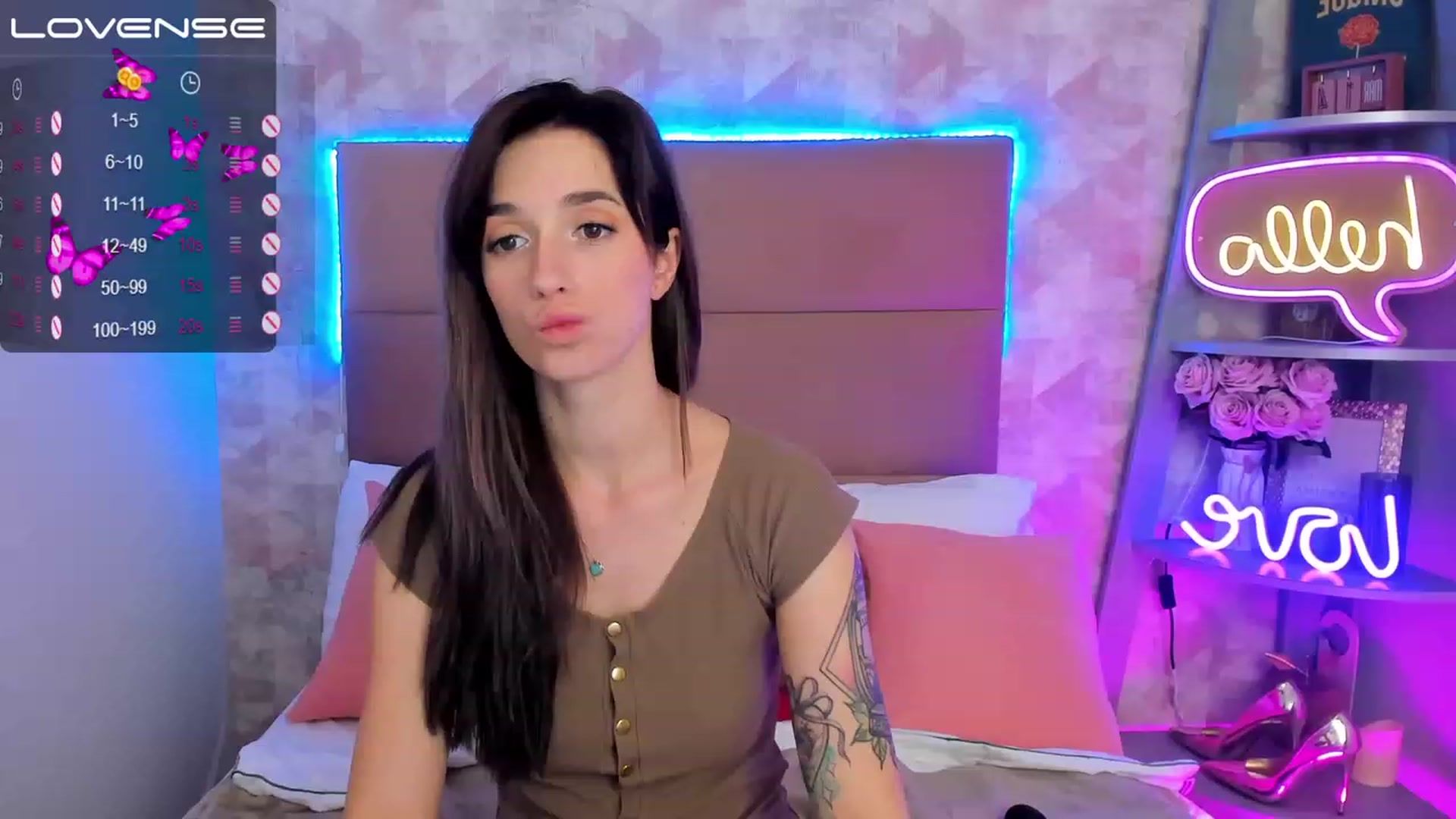 Gallery image thumbnail from EmiClark's myfreecams stream on, 03/19/2023, 19:32 image 7 of 20