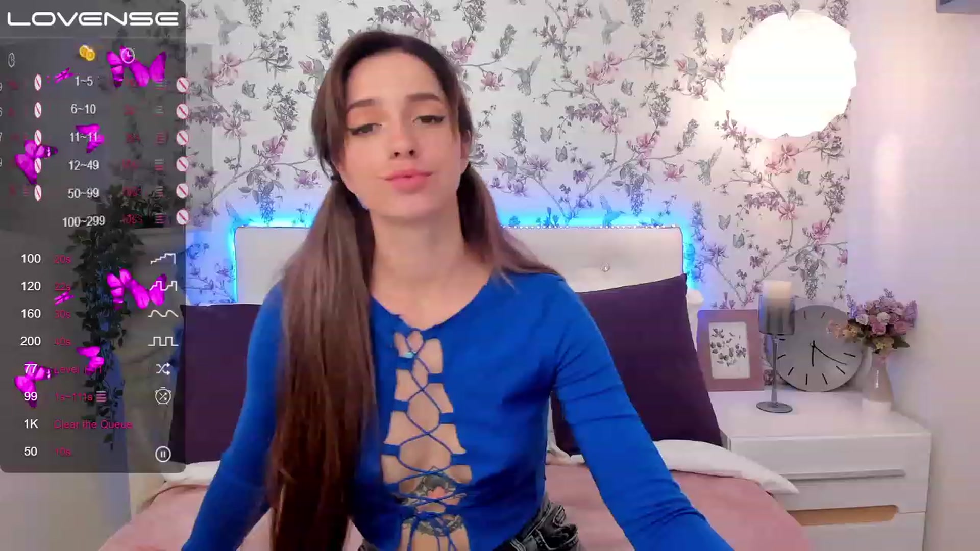 Gallery image thumbnail from EmiClark's myfreecams stream on, 03/24/2023, 18:39 image 15 of 20