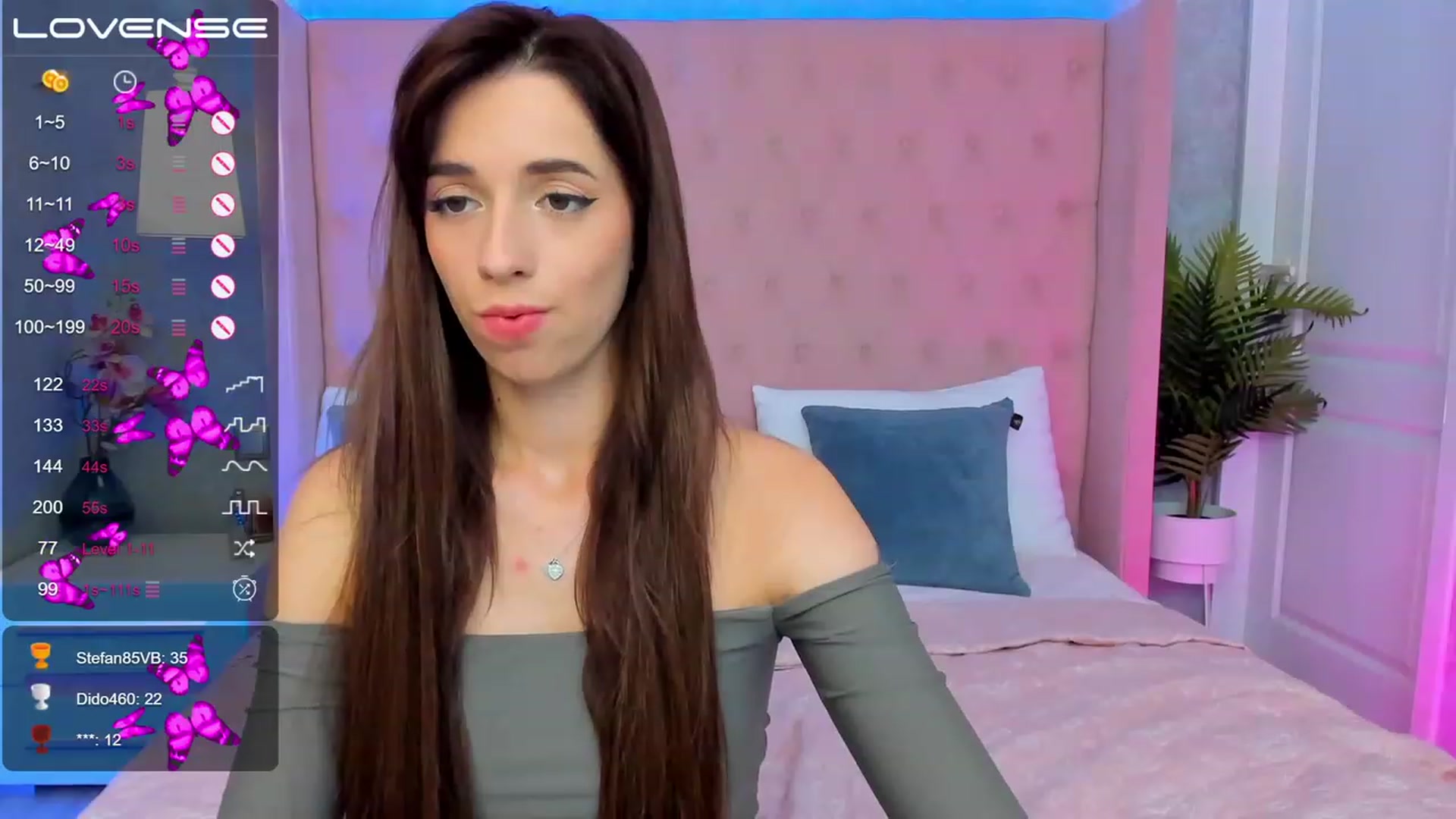 Gallery image thumbnail from EmiClark's myfreecams stream on, 04/01/2023, 14:27 image 19 of 20