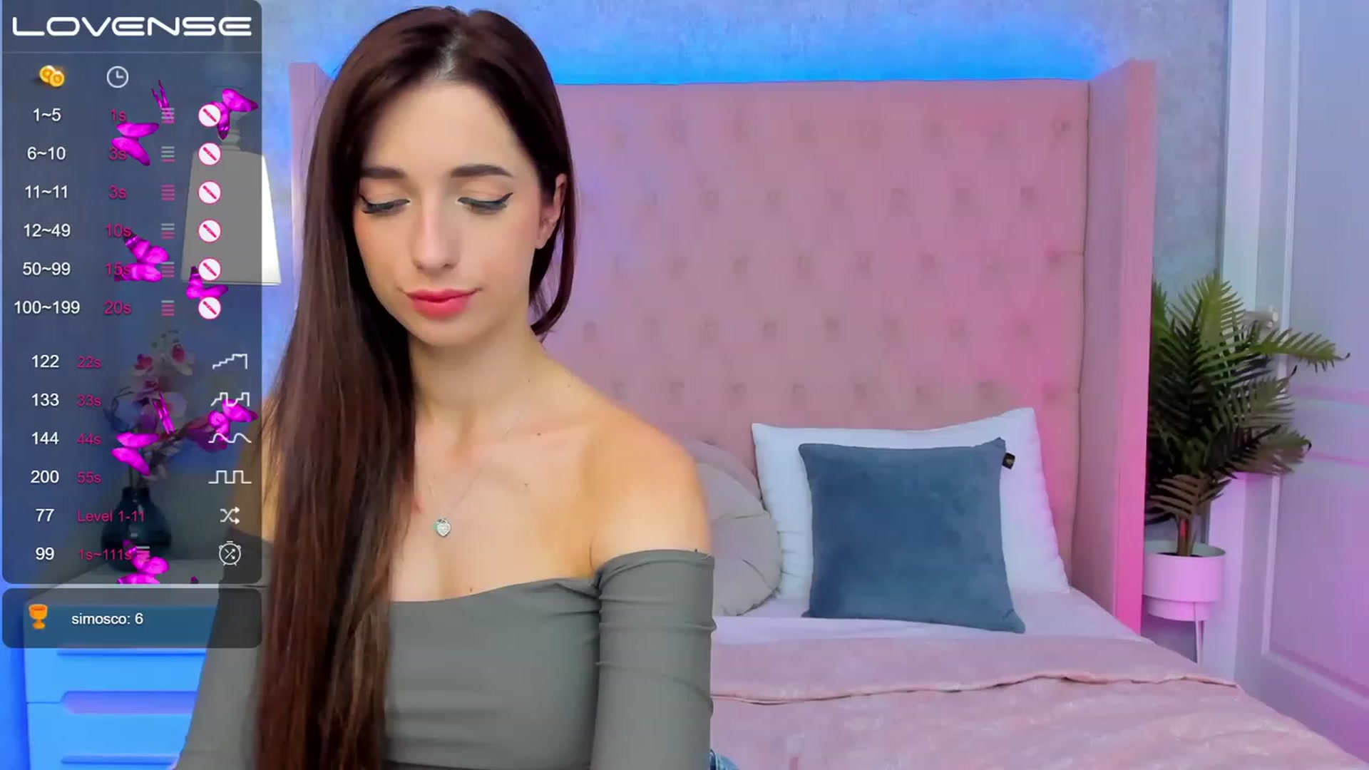 Gallery image thumbnail from EmiClark's myfreecams stream on, 04/01/2023, 14:27 image 5 of 20