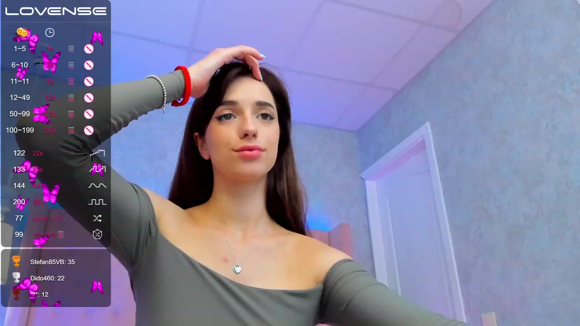 Gallery image thumbnail from EmiClark's myfreecams stream on, 04/01/2023, 16:32 image 4 of 20