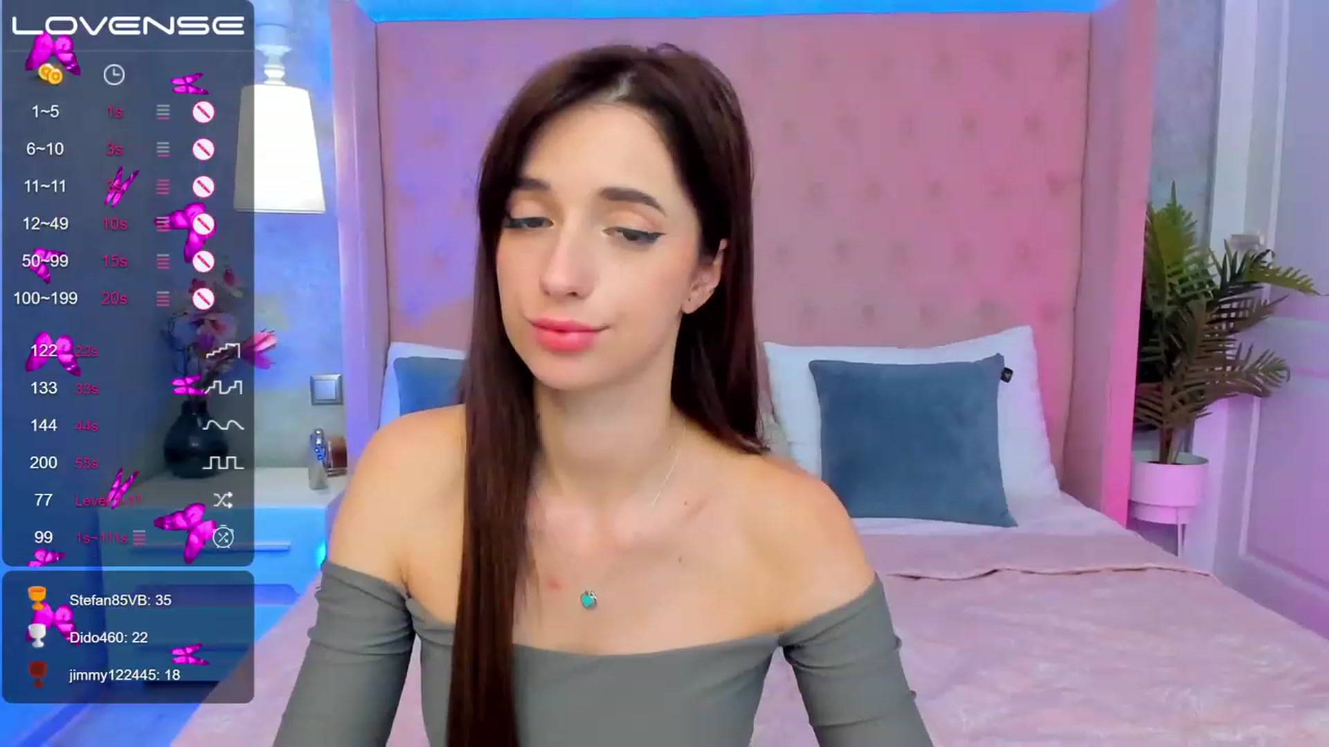Gallery image thumbnail from EmiClark's myfreecams stream on, 04/01/2023, 17:50 image 15 of 20