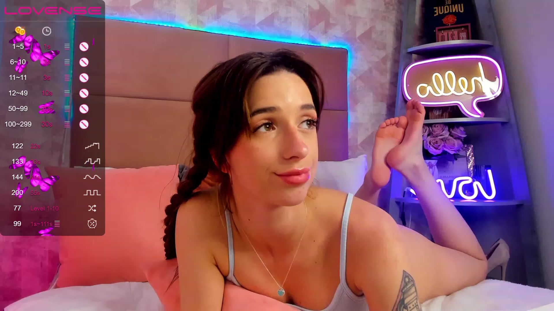 Gallery image thumbnail from EmiClark's myfreecams stream on, 04/25/2023, 14:10 image 14 of 20