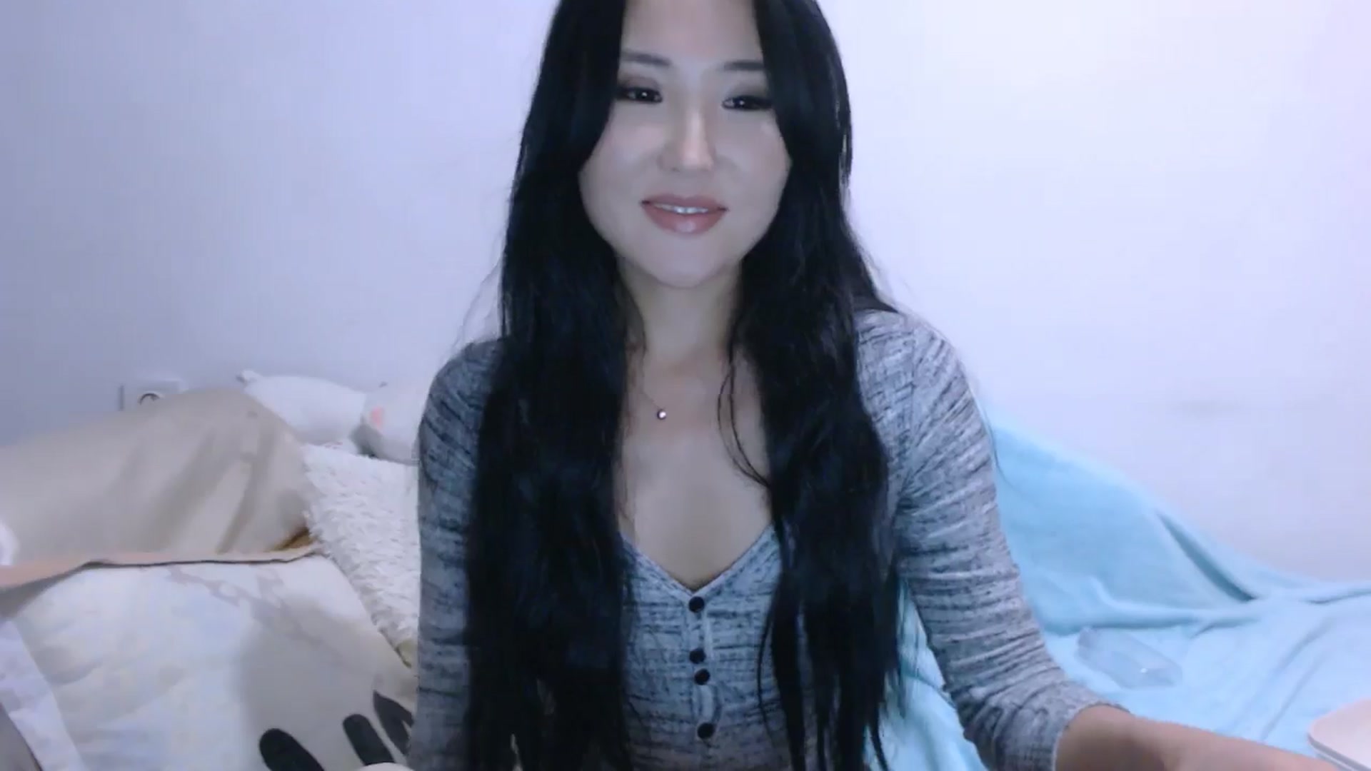 Gallery image thumbnail from Emi_loveme's myfreecams stream on, 10/16/2024, 15:04 image 14 of 20