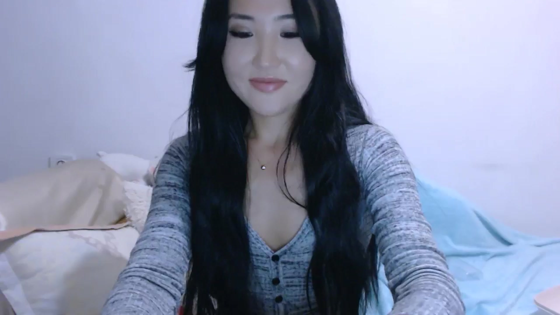 Gallery image thumbnail from Emi_loveme's myfreecams stream on, 10/16/2024, 15:04 image 16 of 20