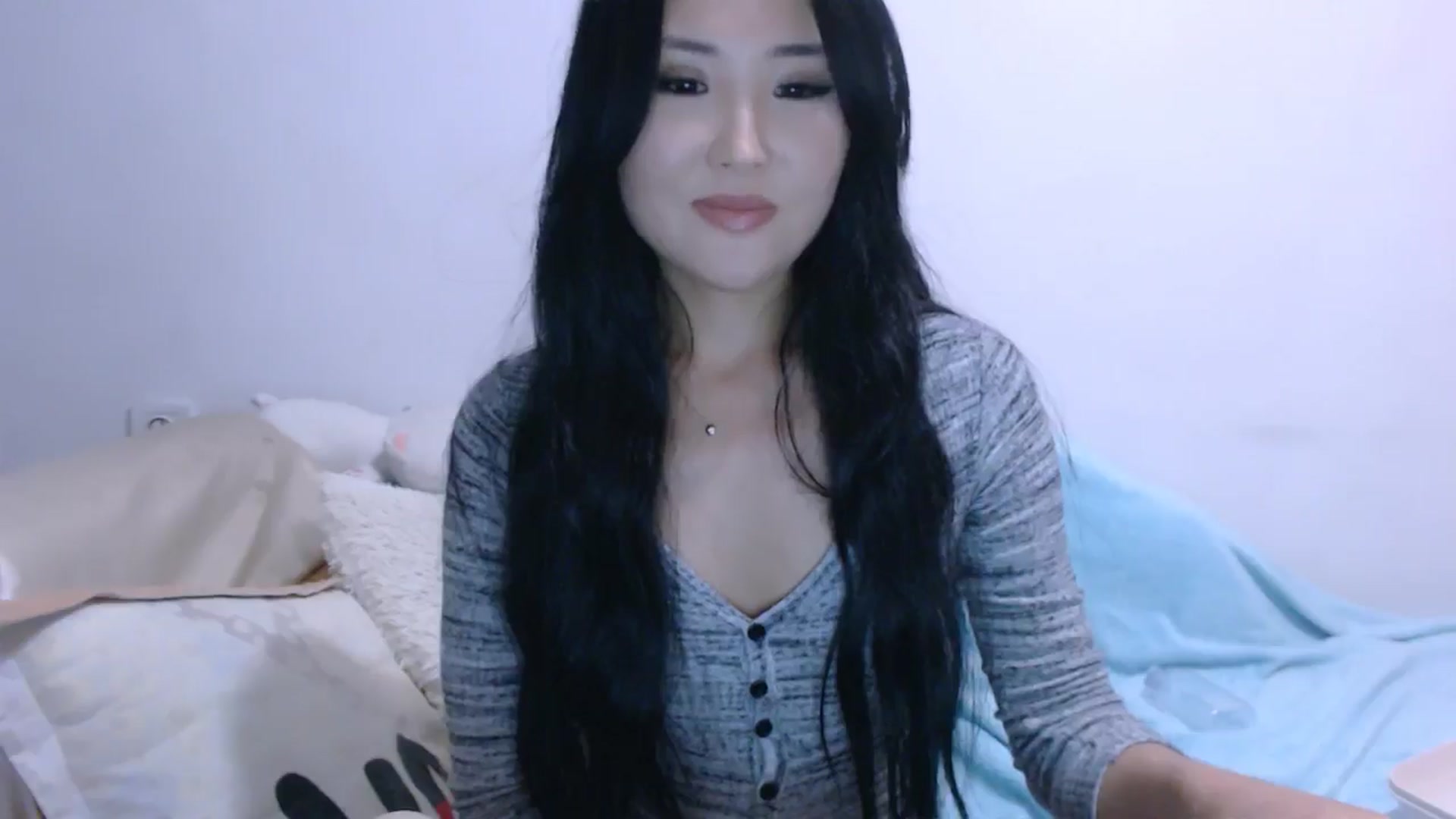 Gallery image thumbnail from Emi_loveme's myfreecams stream on, 10/16/2024, 15:04 image 13 of 20