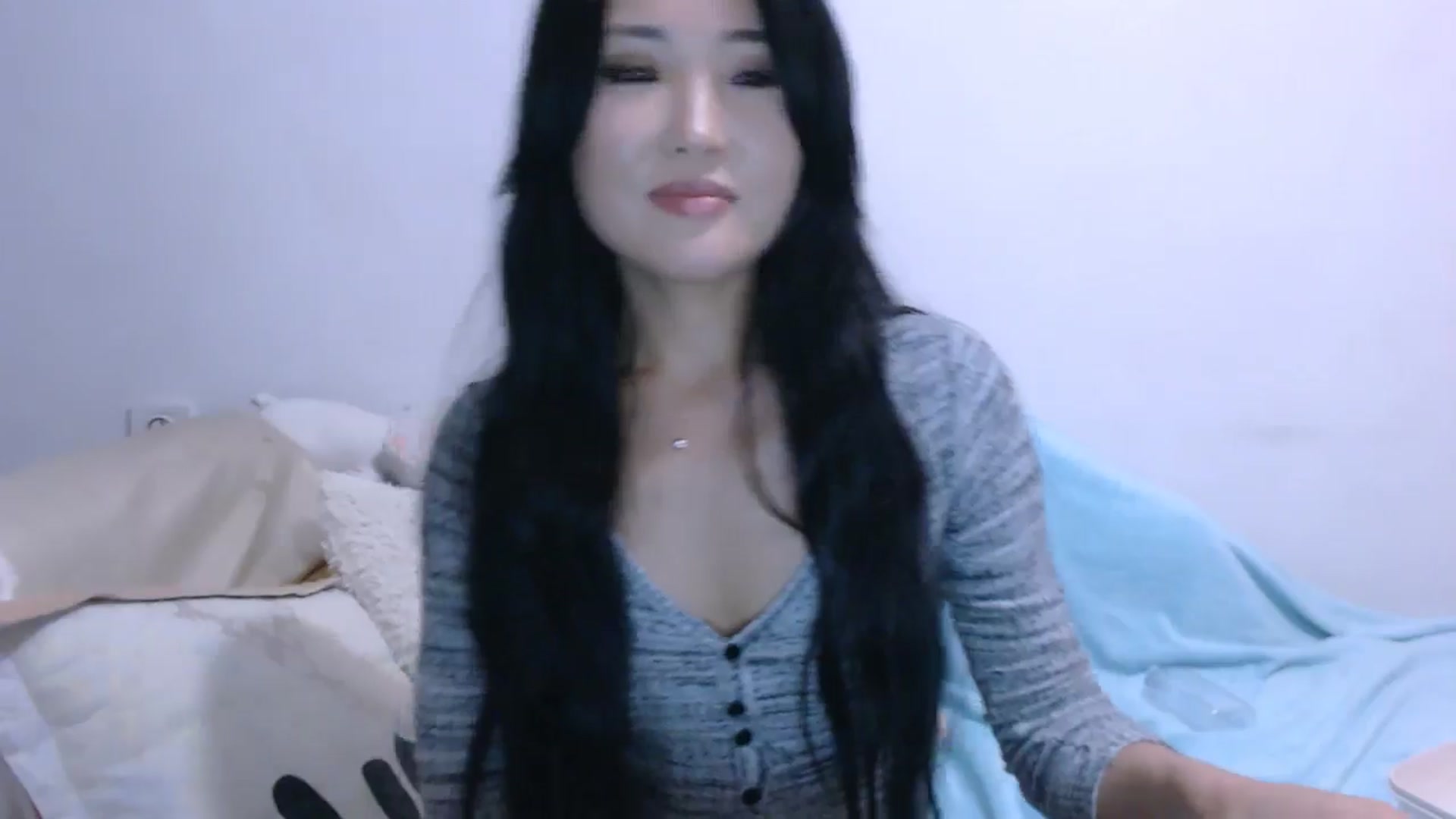 Gallery image thumbnail from Emi_loveme's myfreecams stream on, 10/16/2024, 15:04 image 17 of 20