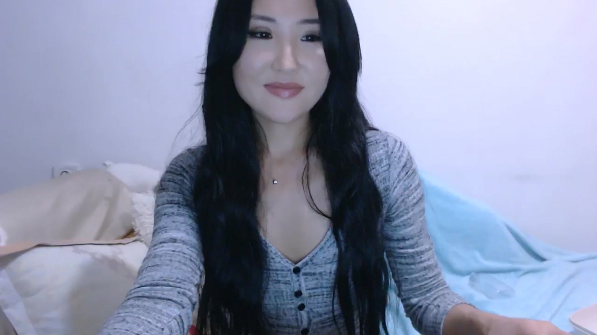 Gallery image thumbnail from Emi_loveme's myfreecams stream on, 10/16/2024, 15:04 image 15 of 20