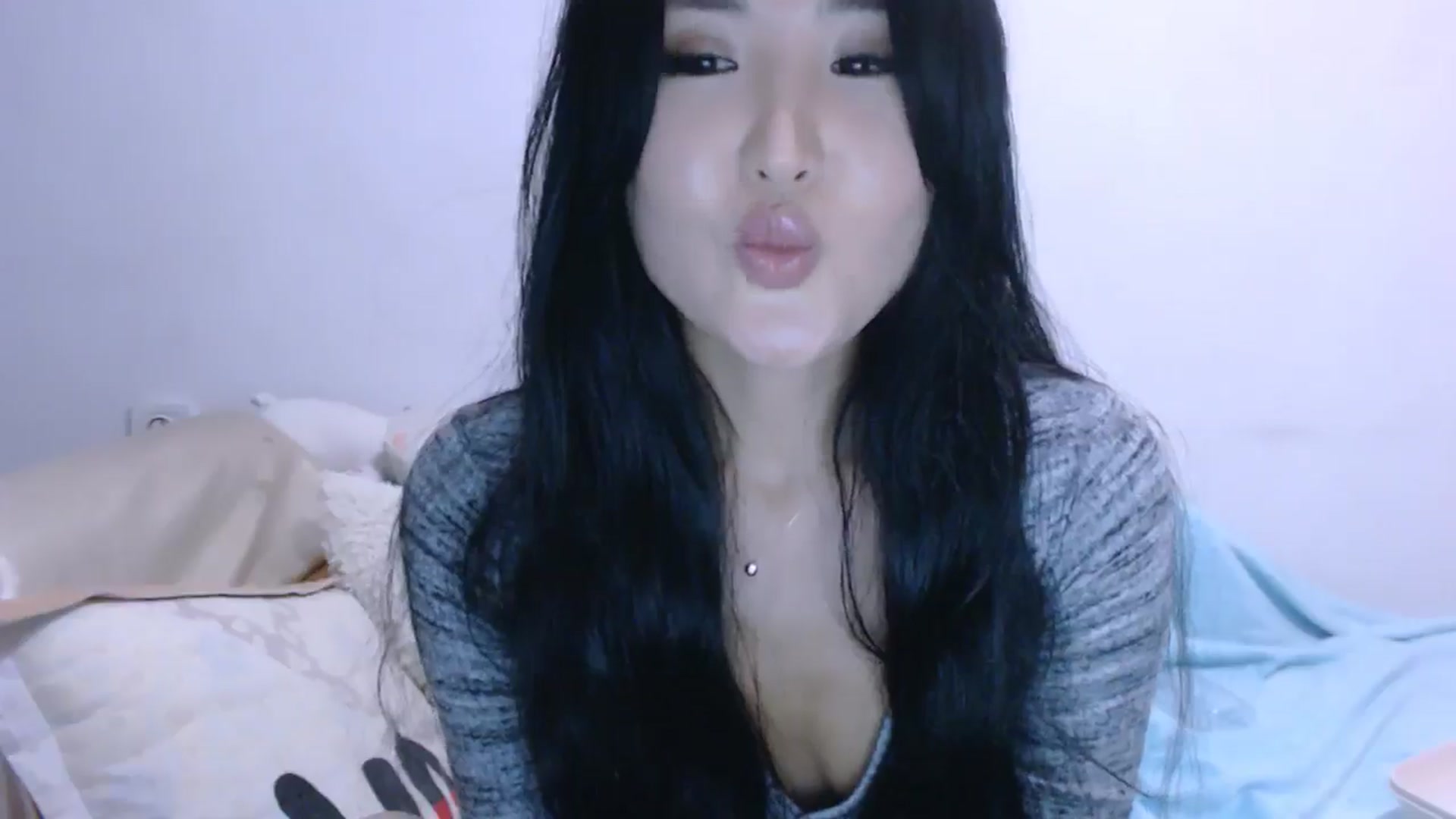 Gallery image thumbnail from Emi_loveme's myfreecams stream on, 10/16/2024, 15:04 image 11 of 20